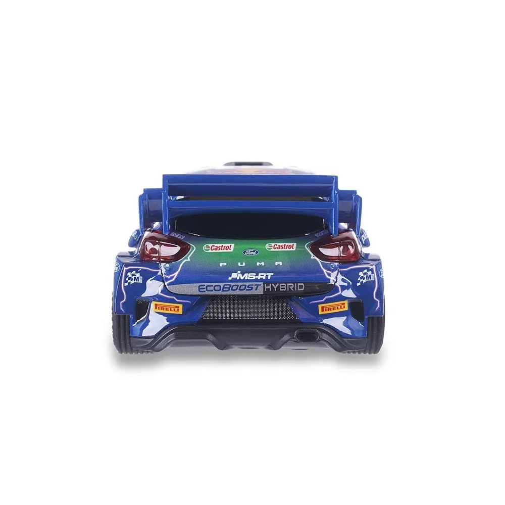 Coche de rally Ford Puma azul con calcomanías verdes y blancas, vista trasera.