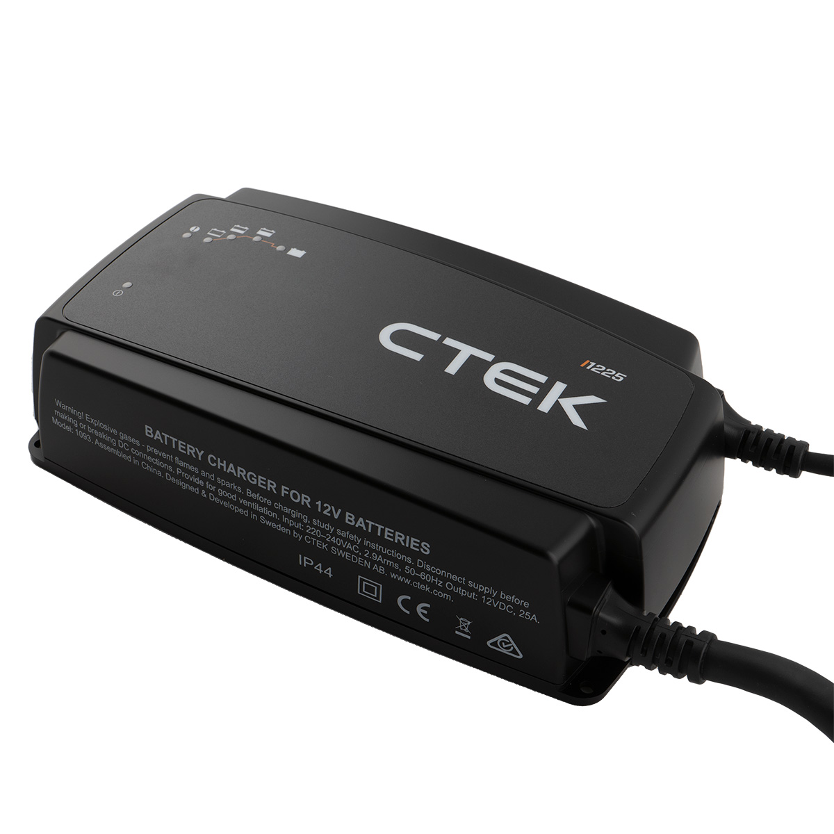 Schwarzes CTEK Batterieladegerät für 12V Batterien mit Kabeln.