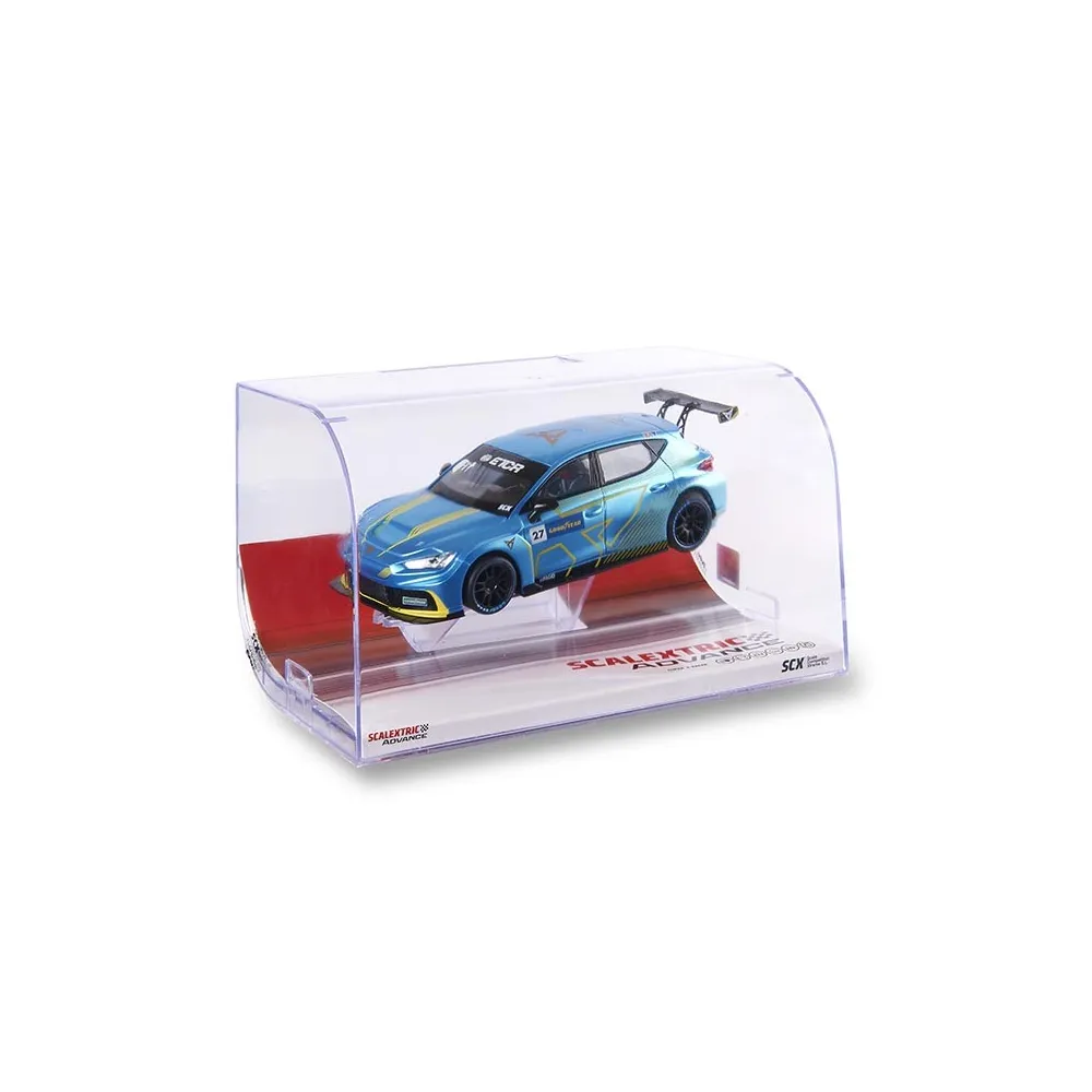Coche de carreras azul con rayas amarillas en caja transparente.