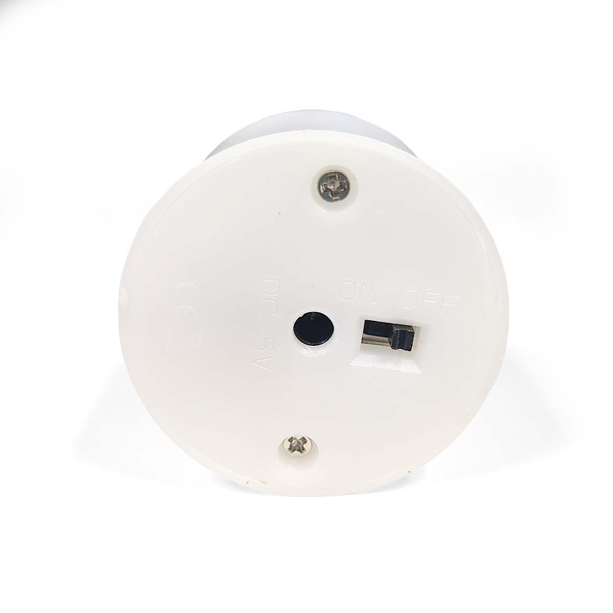 Onderkant van een wit object met 5V DC, AAN UIT schakelaar en CE-markering.