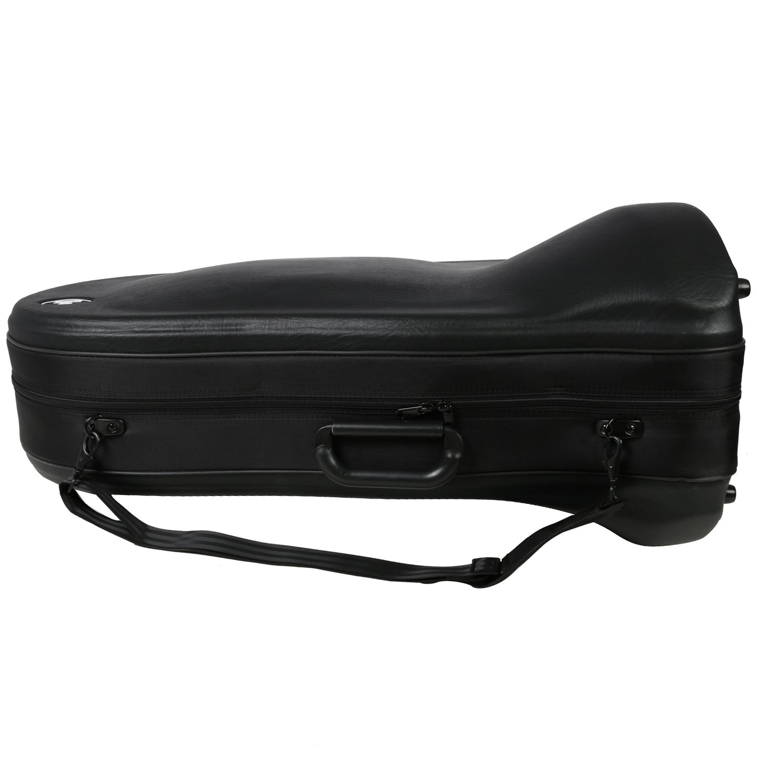 Zwarte koffer voor blaasinstrument, liggend, met handvat en riem.