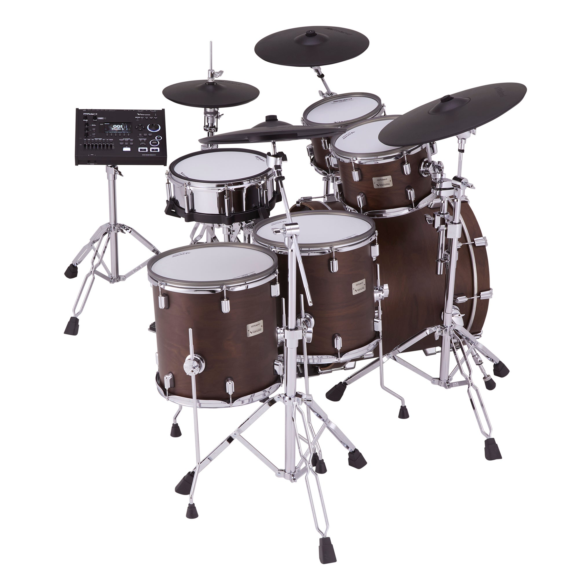 Een elektronisch drumstel met donkere houten drums, zwarte cimbalen en een regelmodule.