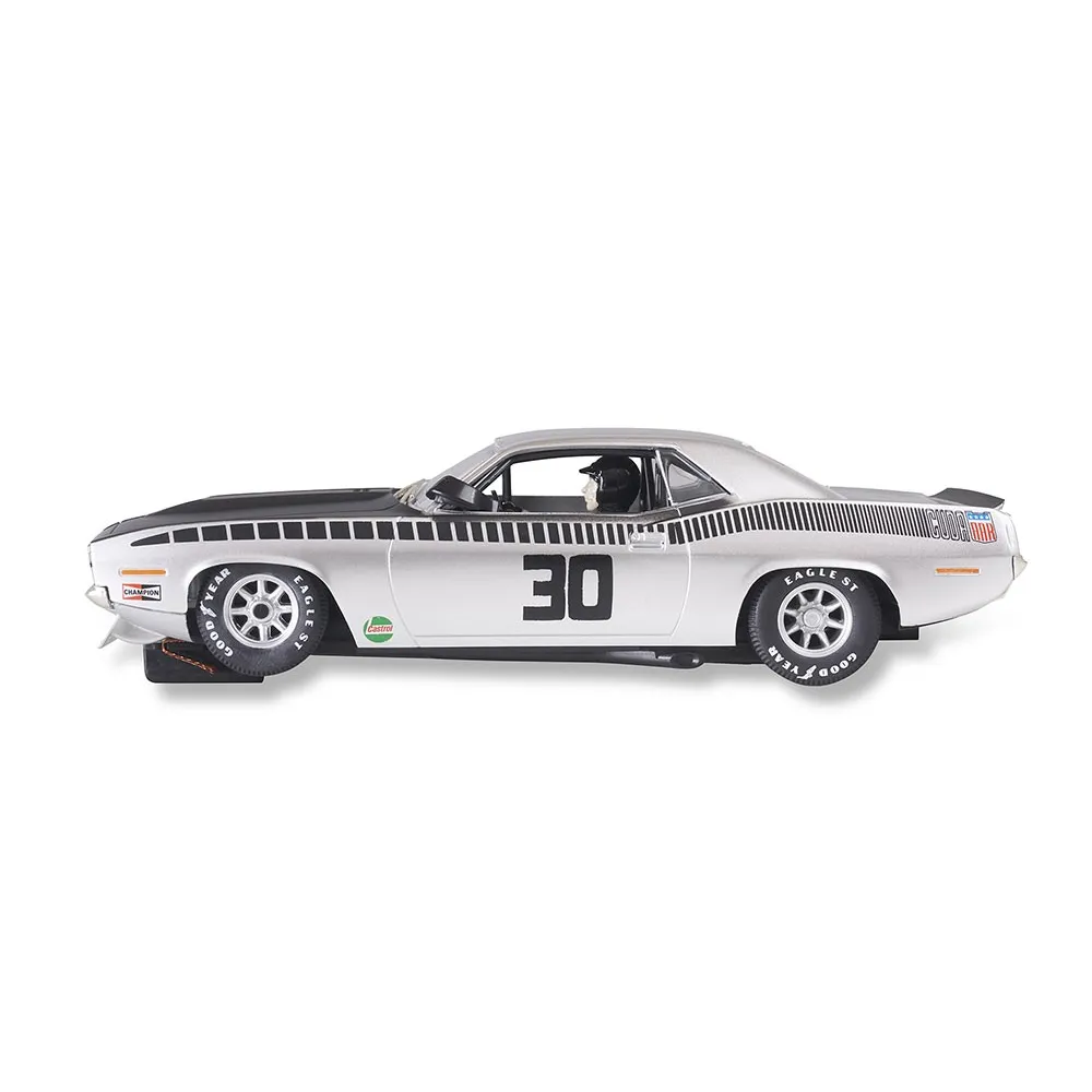Un coche modelo plateado con detalles negros y el número 30.