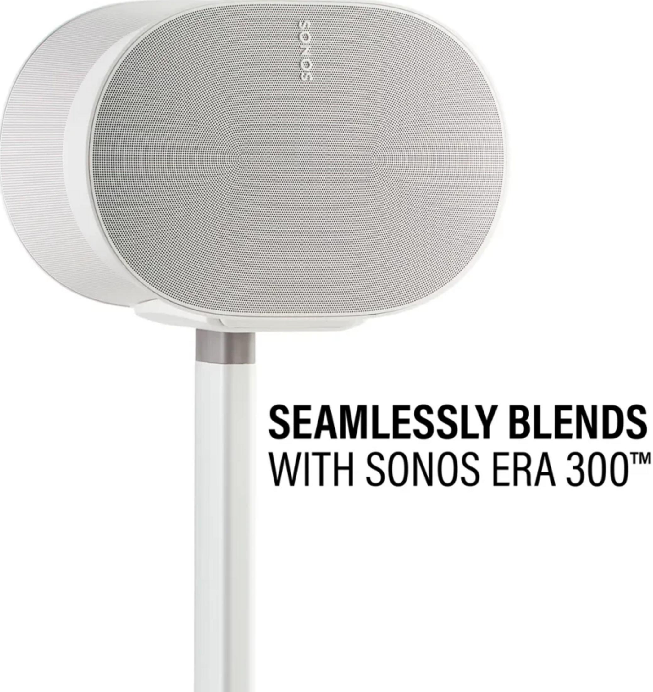 Witte Sonos Era 300 speakers op een witte standaard.