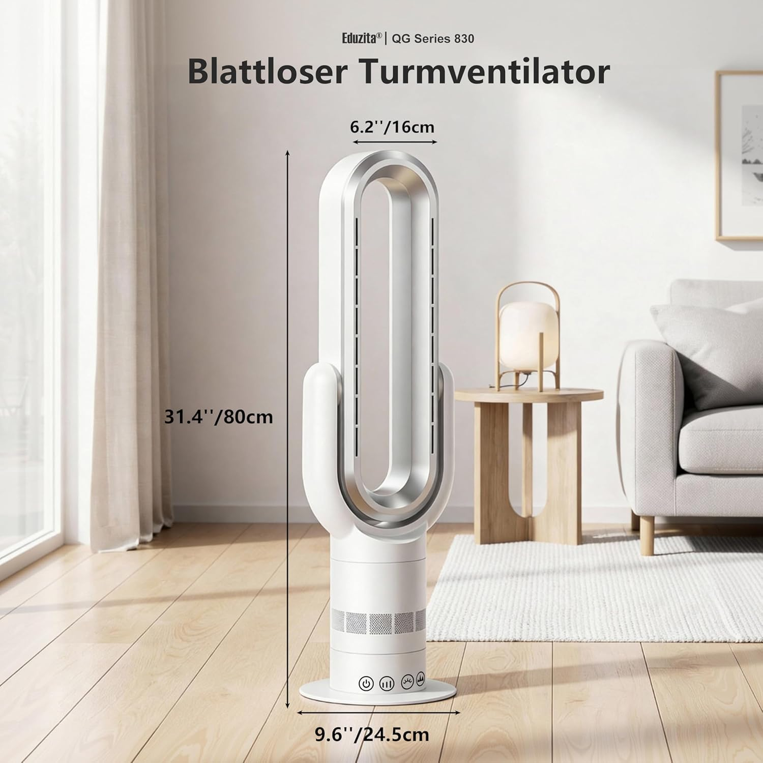 Ein schlanker, weißer Turmventilator steht auf einem Holzboden. Maße sind angegeben.