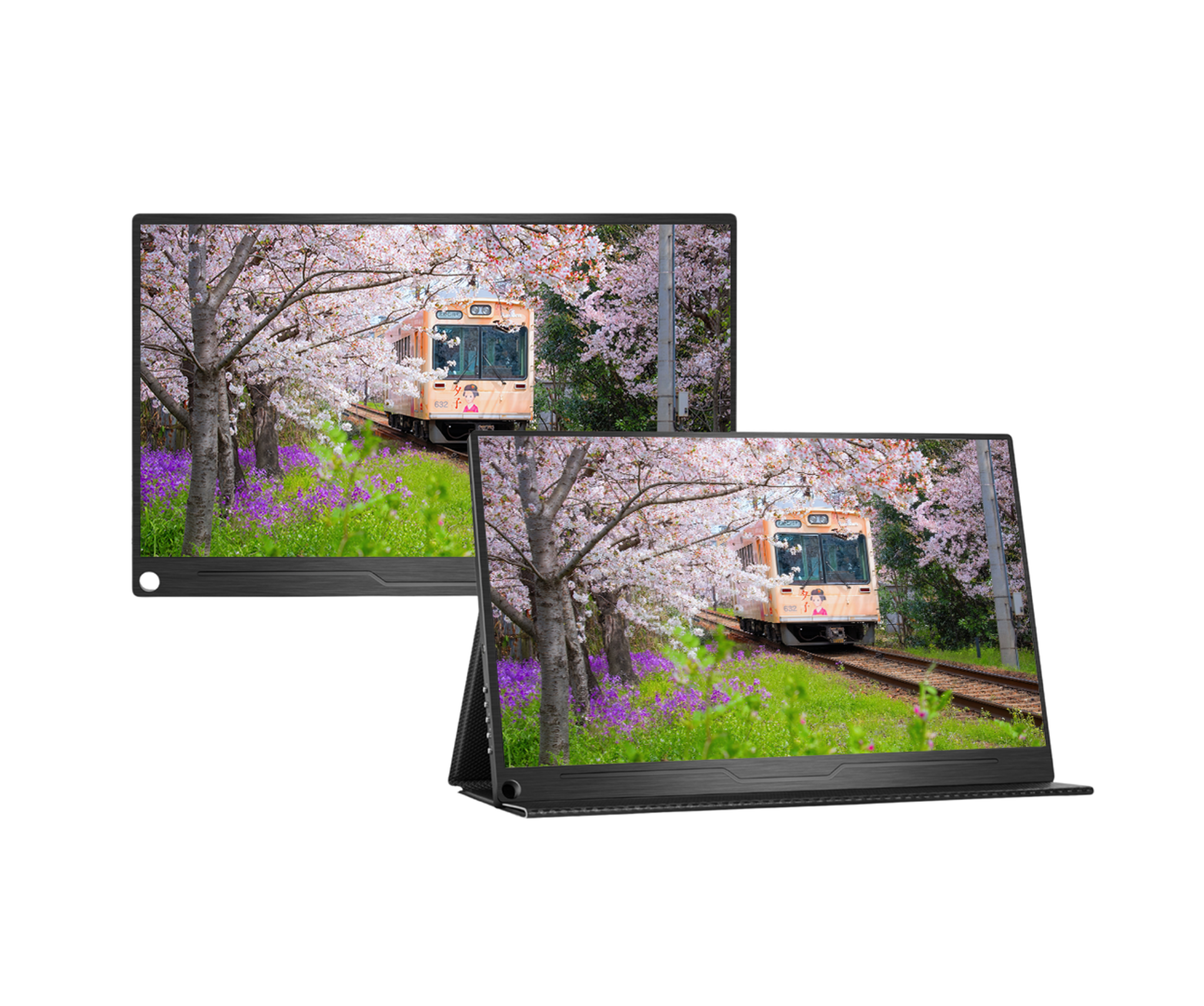 Ein beiger Zug fährt durch Kirschblüten und lila Blumen. Zwei Monitore zeigen das Bild.