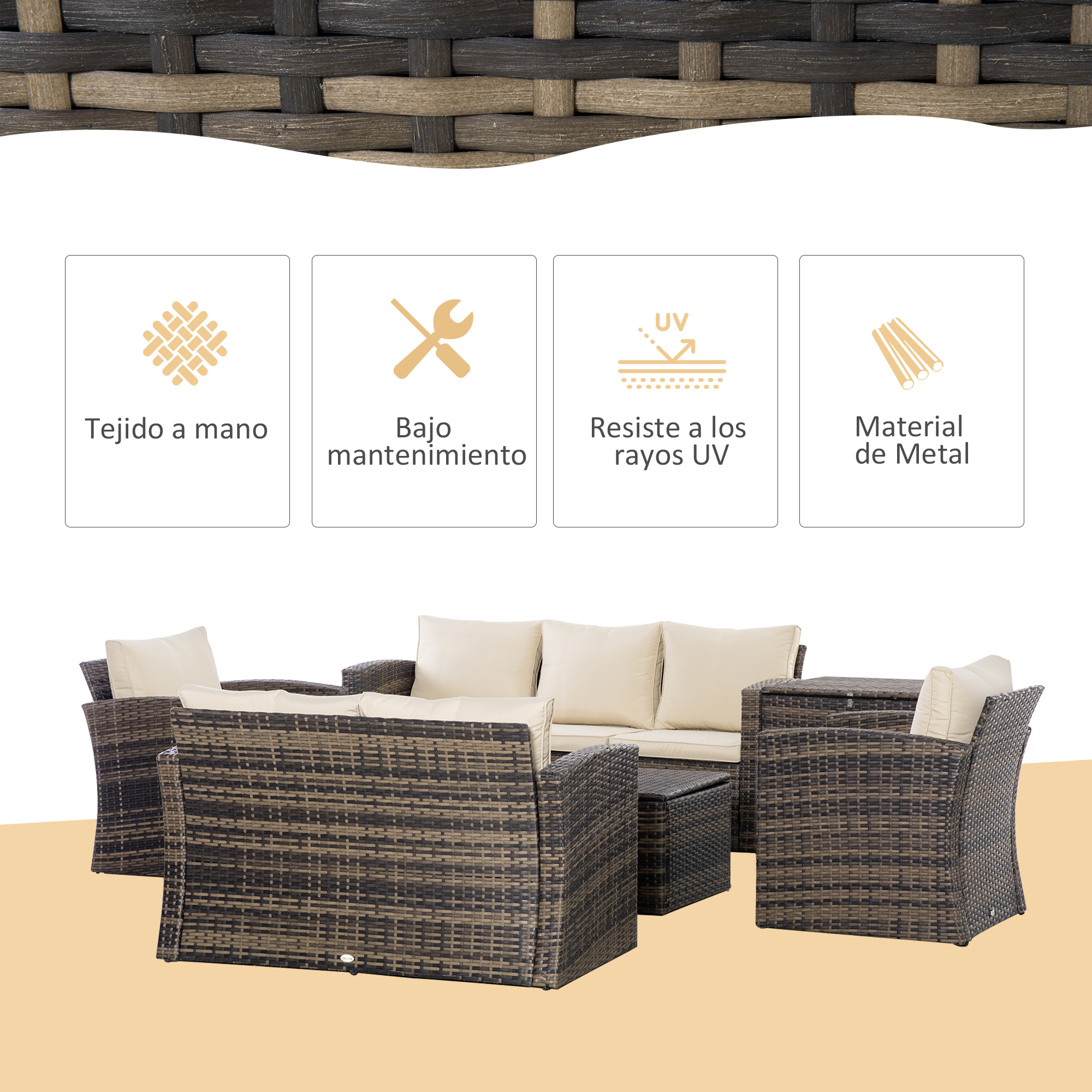 Conjunto de muebles de ratán marrón con cojines color crema, sofá y sillones.