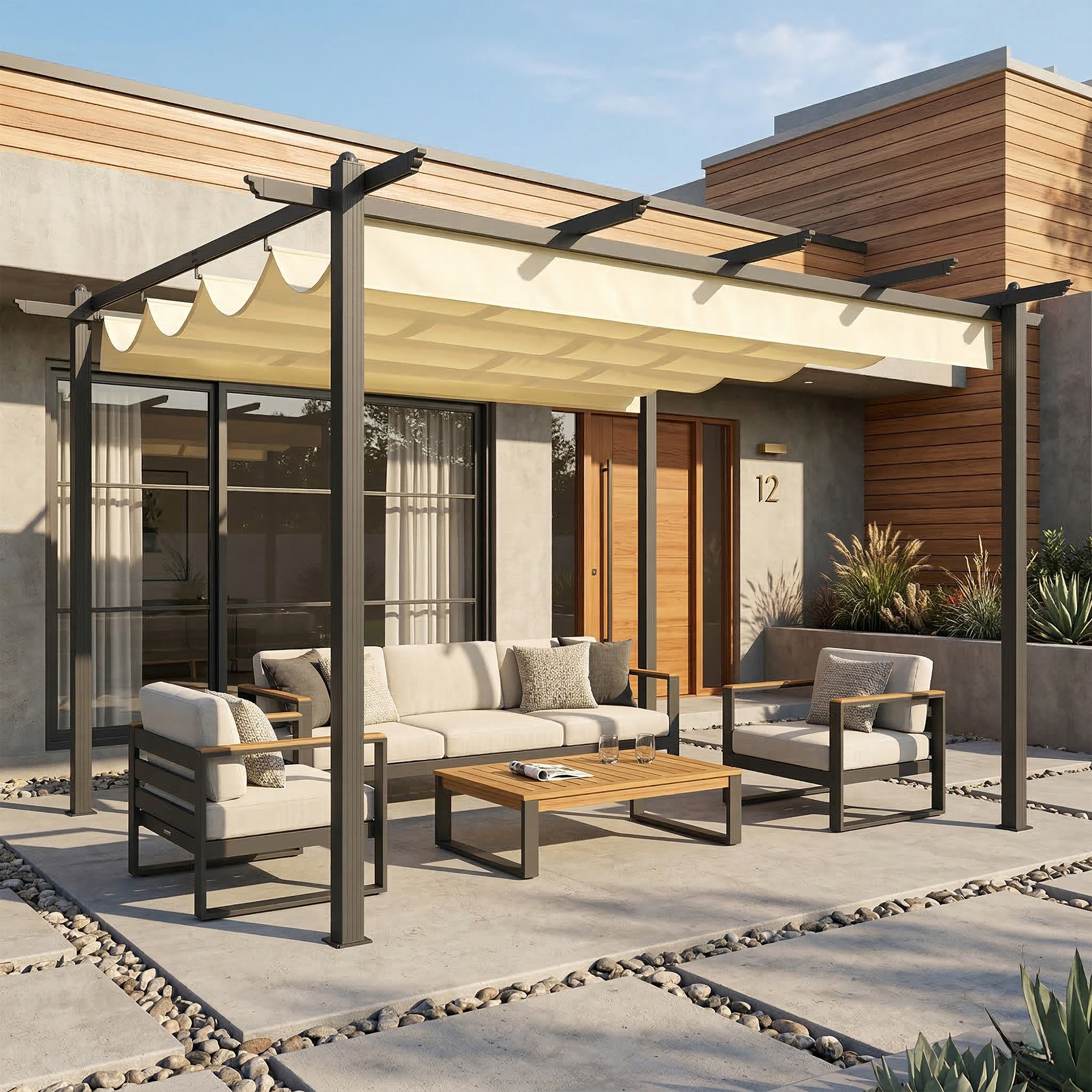 Una pérgola moderna con toldo beige y asientos al aire libre.
