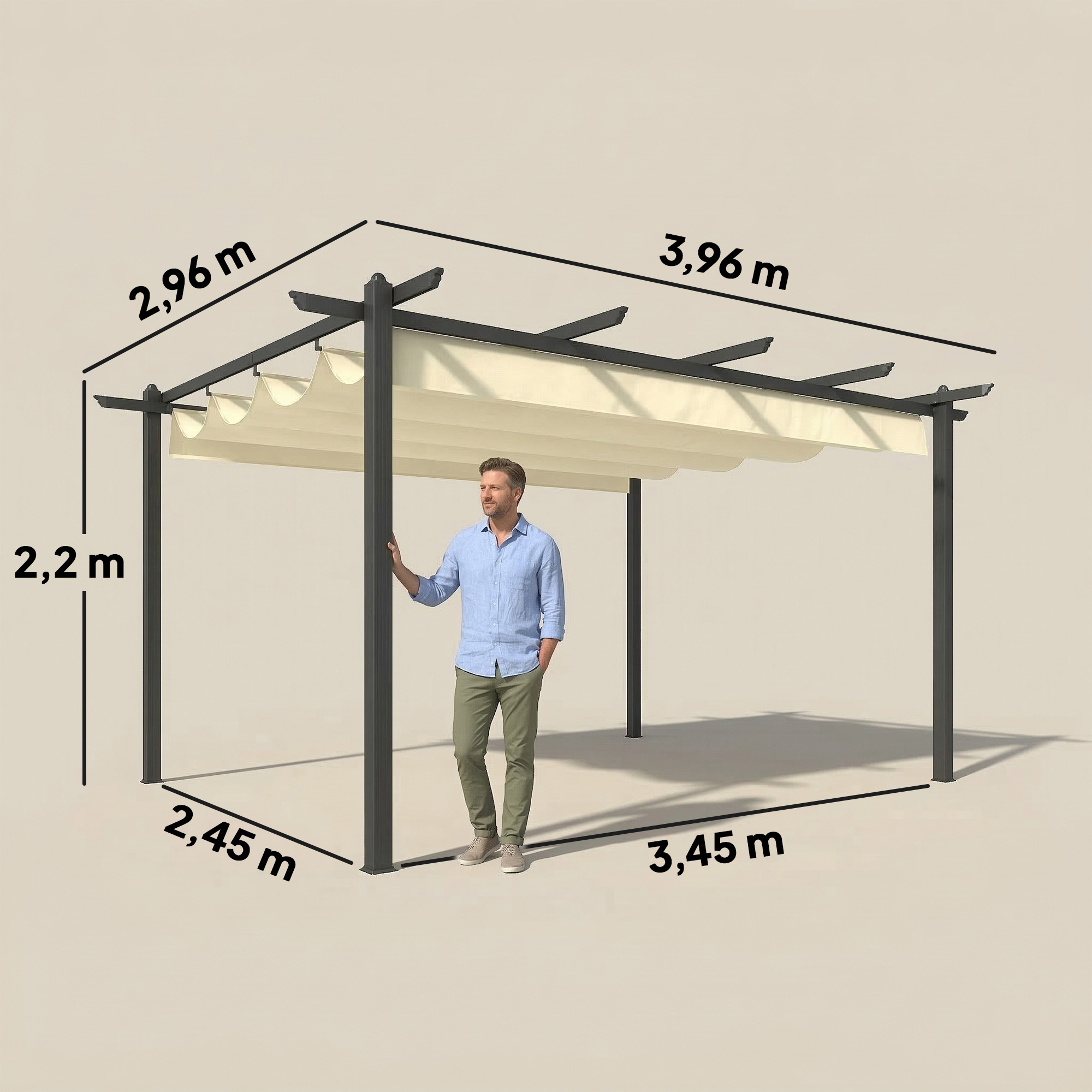Un hombre junto a una pérgola con toldo beige, mostrando dimensiones.