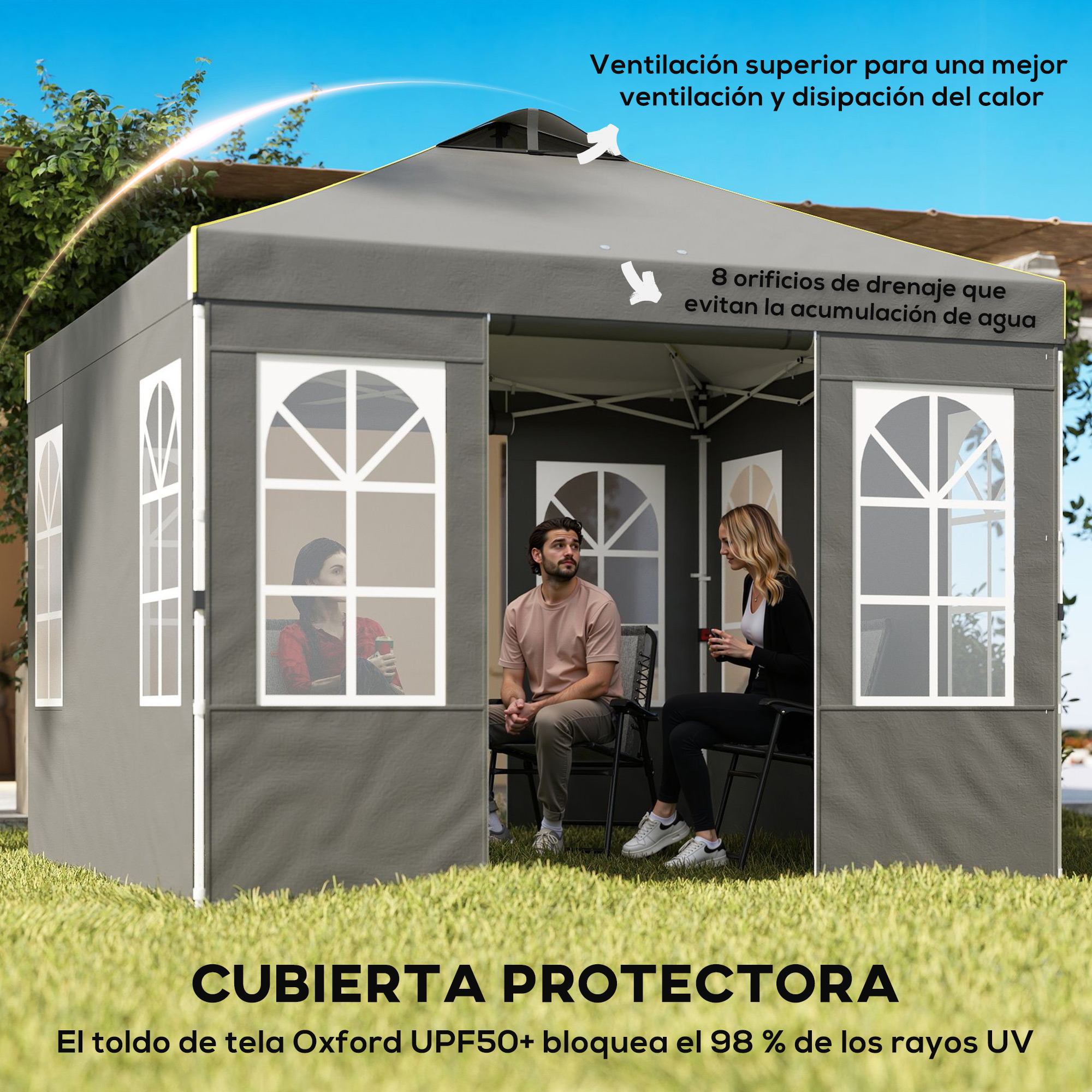 Carpa gris con ventanas, gente sentada dentro. Césped afuera.