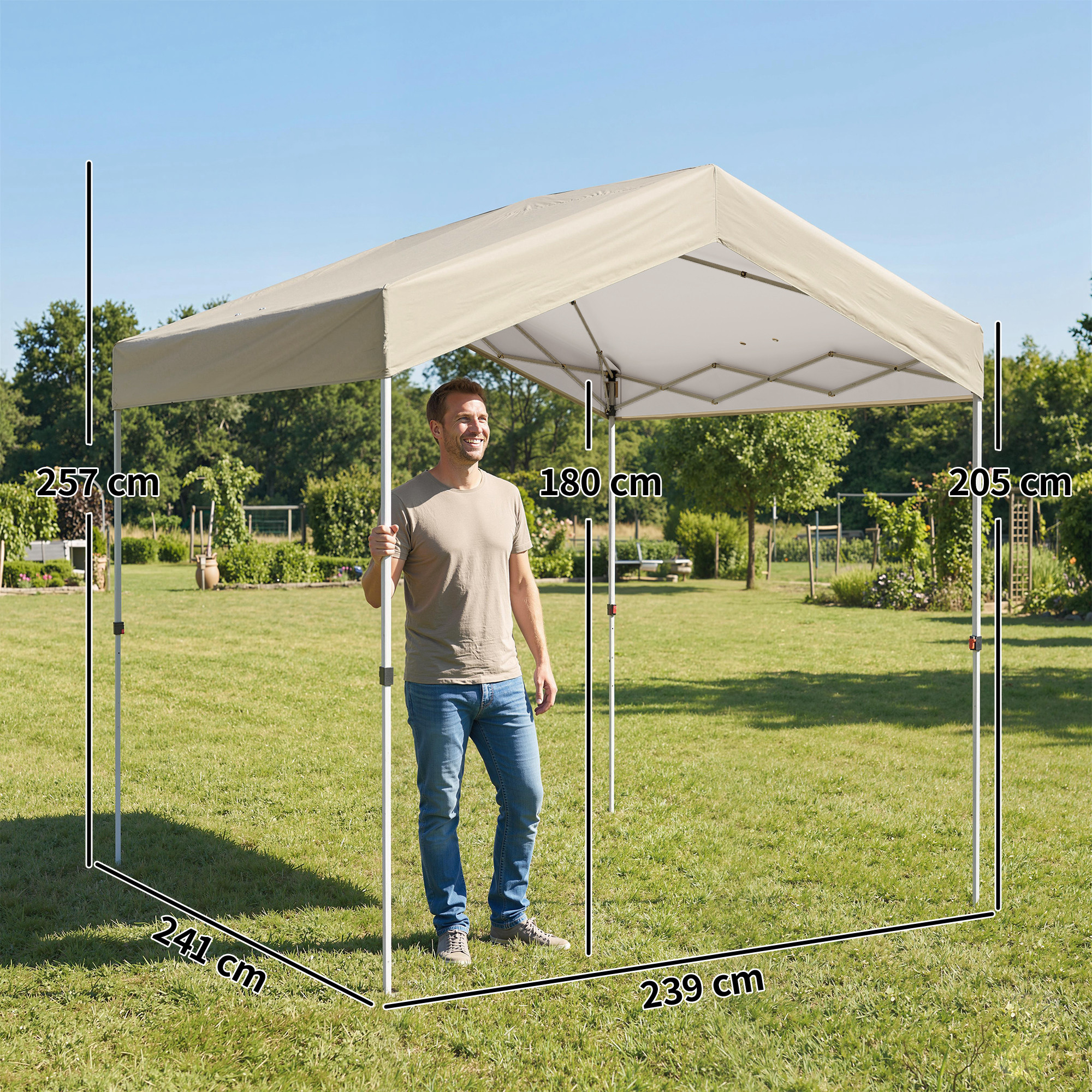 Un hombre bajo una carpa beige en un jardín. Se muestran las dimensiones.