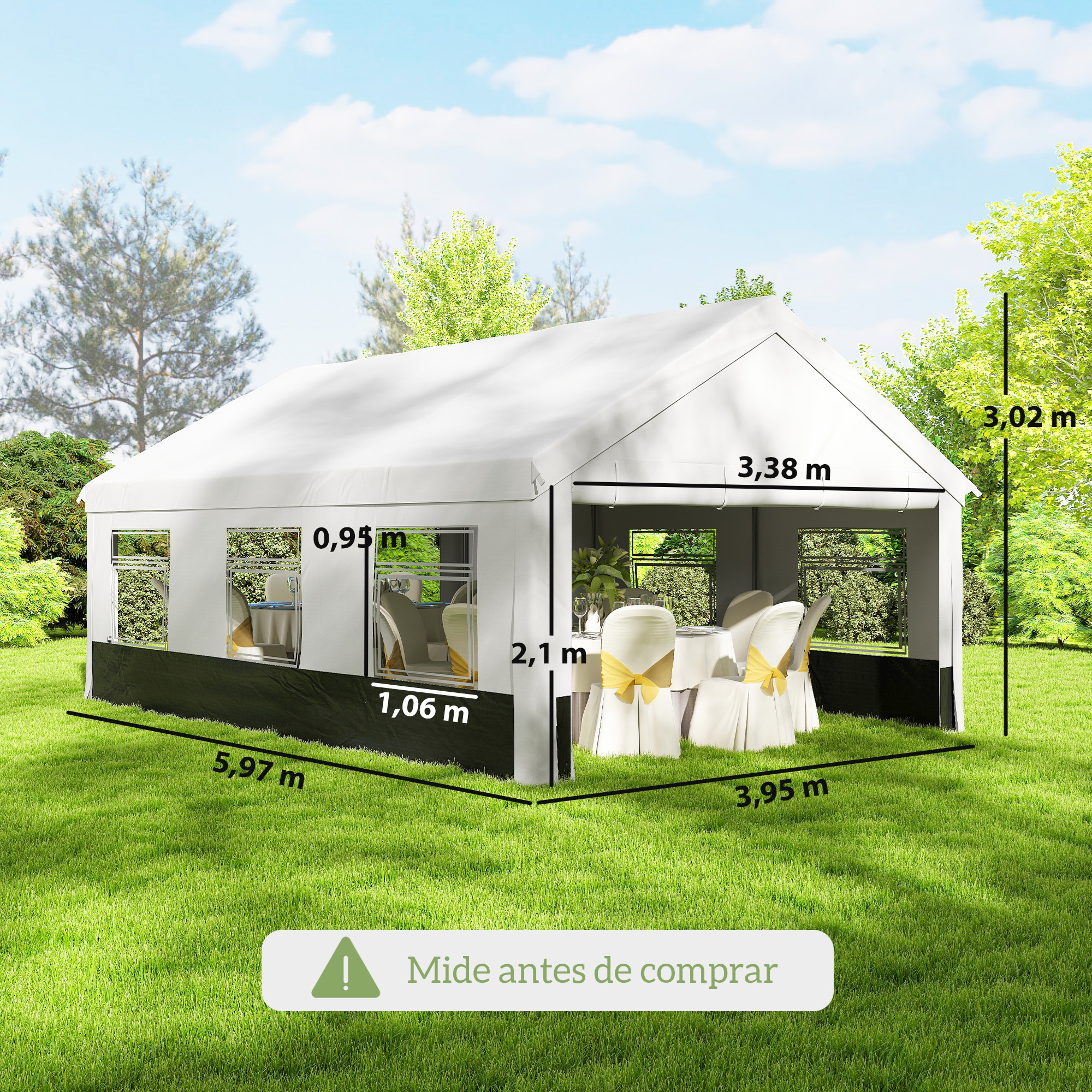 Una carpa blanca con dimensiones, sobre un césped verde con árboles al fondo.