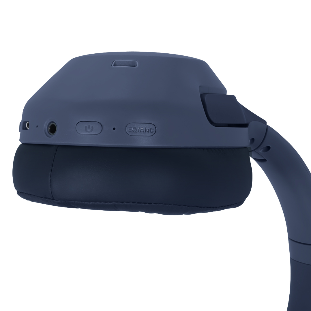 Primer plano de auriculares azules mostrando botones de encendido, aux y EQ/ANC.