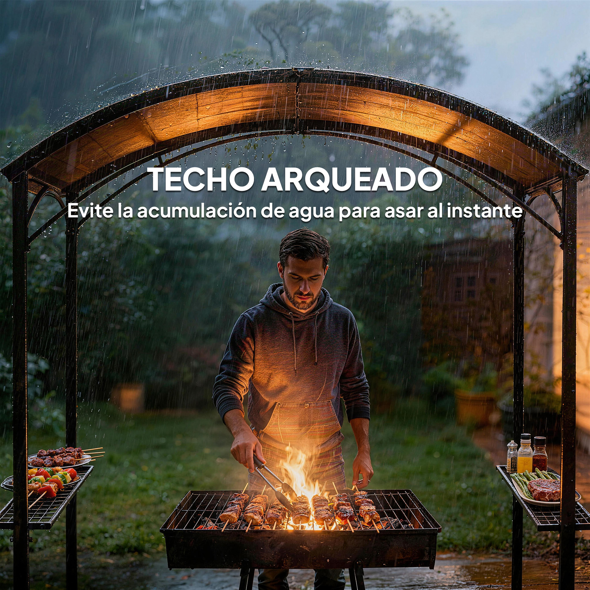 Hombre asa a la parrilla bajo un toldo arqueado con brochetas de carne y guarniciones.