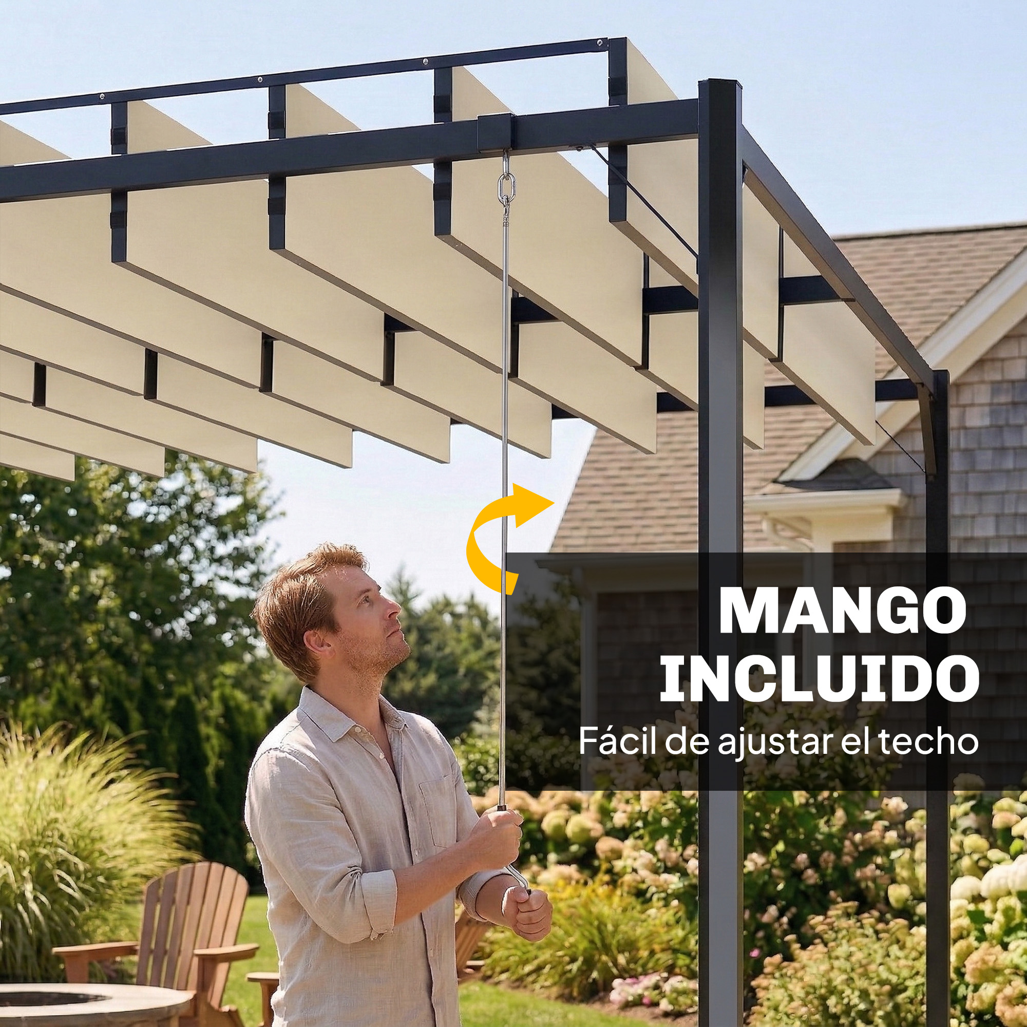 Hombre ajusta techo de pérgola. Escena soleada exterior con casa de fondo.