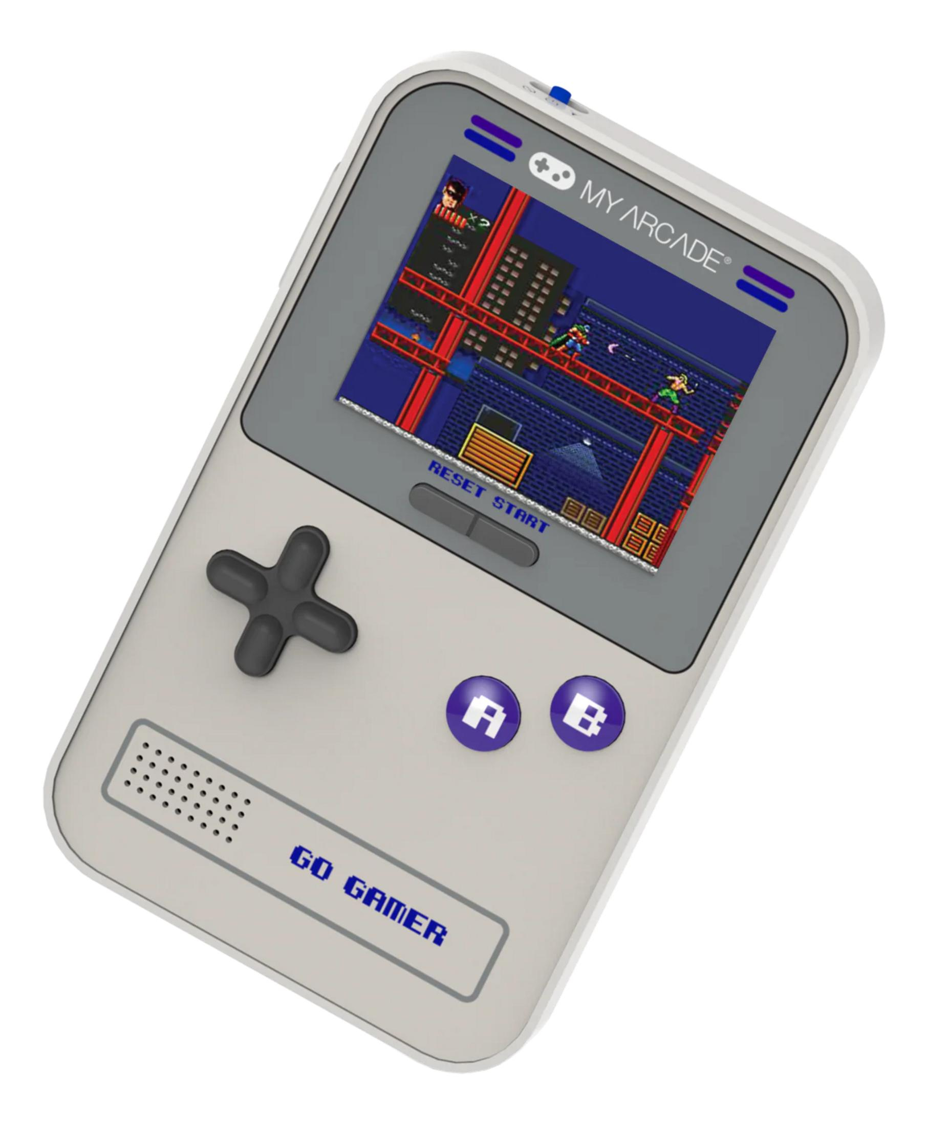 Un dispositivo di gioco portatile bianco che mostra un gioco retrò sul suo schermo.