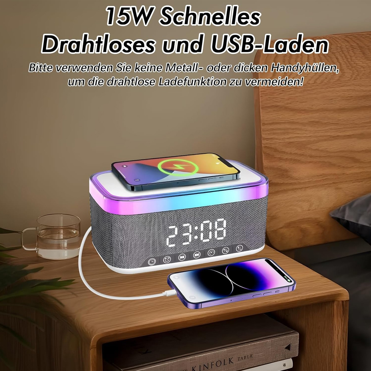 Ein Nachttisch mit einem kabellosen Ladegerät, das zwei Handys lädt. RGB-Licht.