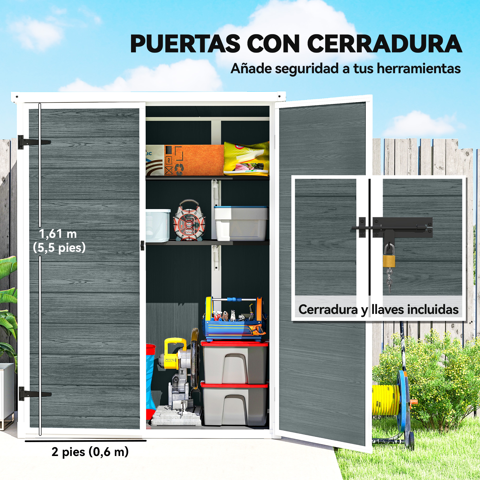 Un cobertizo con puertas grises, lleno de herramientas y contenedores. Candado visible.
