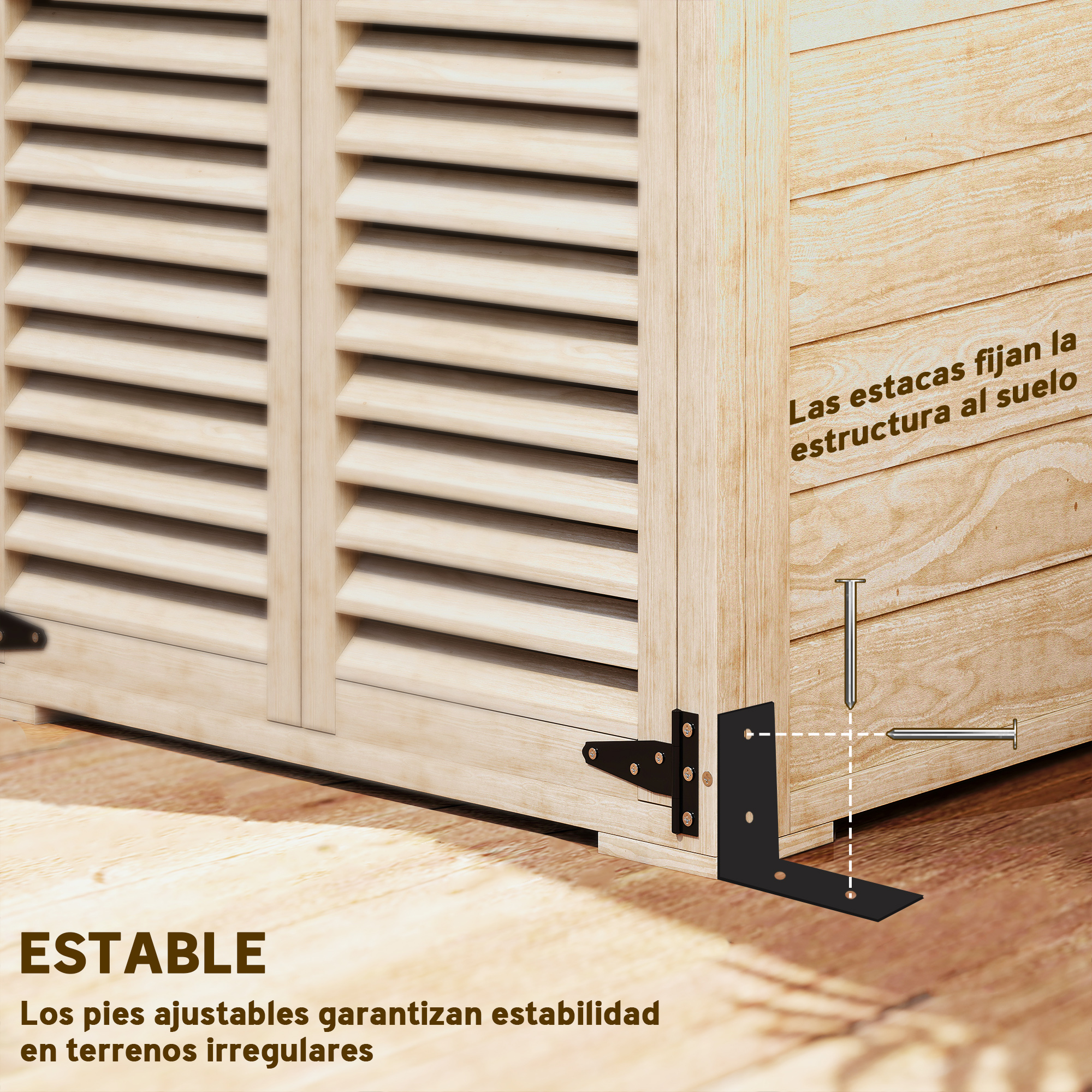 Estructura de madera con puerta de lamas, escuadras negras y clavos.