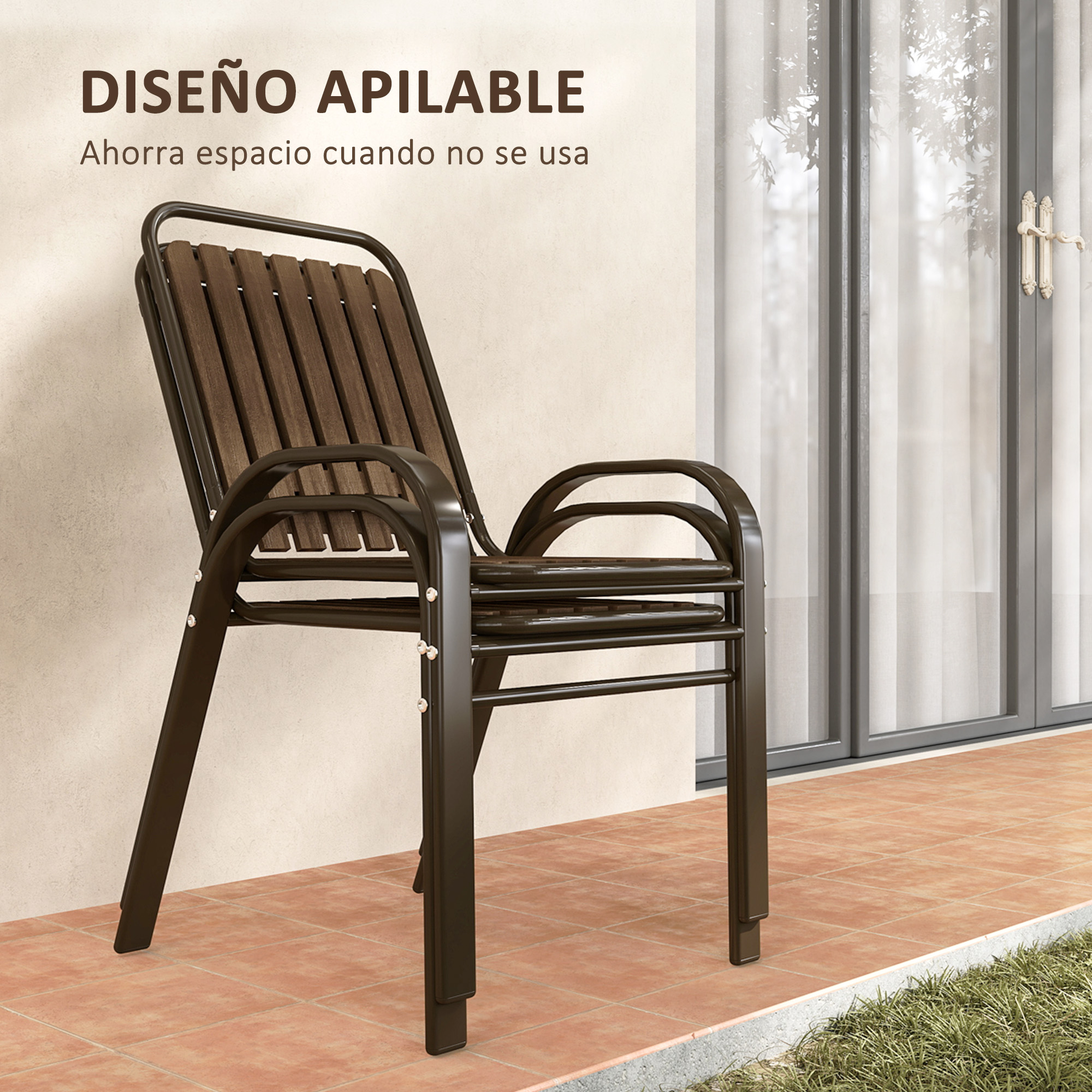Una silla apilable marrón con listones de madera está sobre una baldosa.