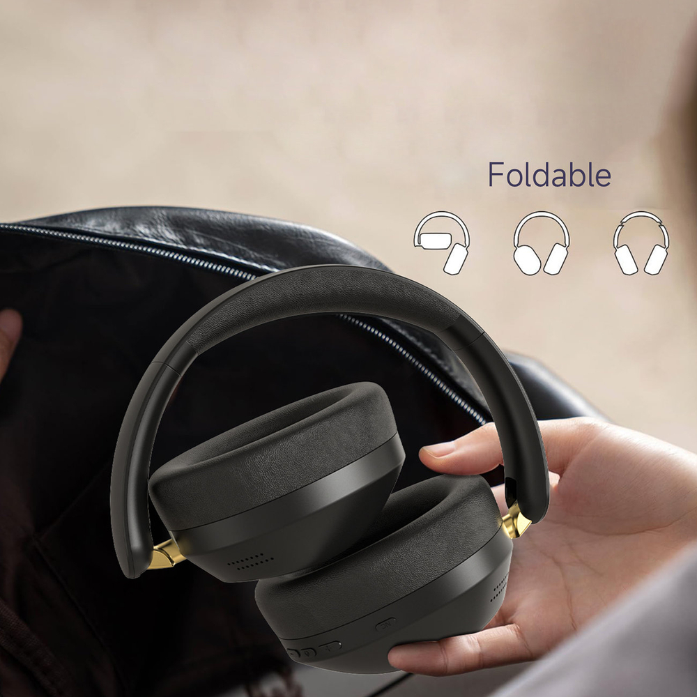 Cuffie nere vengono messe in una borsa nera. Scritto "Pieghevole".
