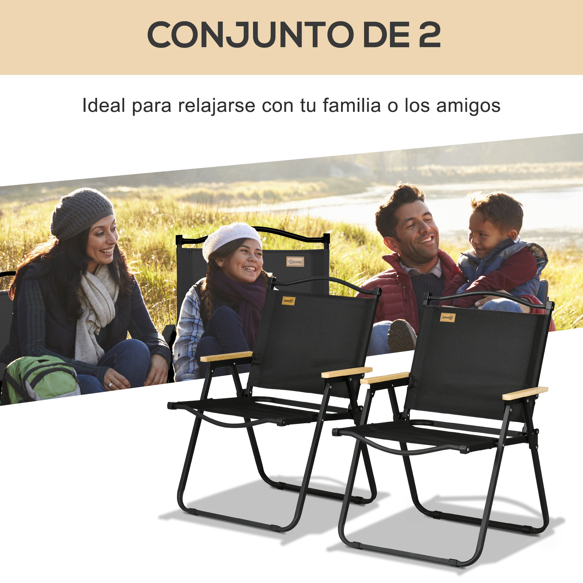 Dos sillas de camping negras con reposabrazos de madera al frente. Detrás, cuatro personas sentadas en un prado.
