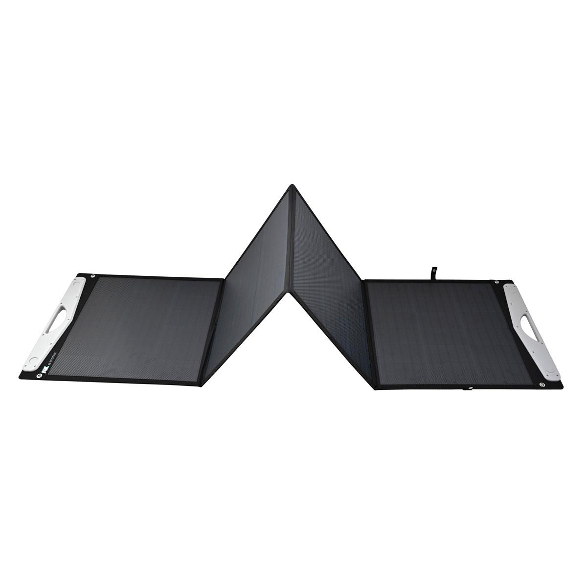 Ein aufklappbares Solarpanel mit drei schwarzen Segmenten, das in der Mitte gefaltet ist.