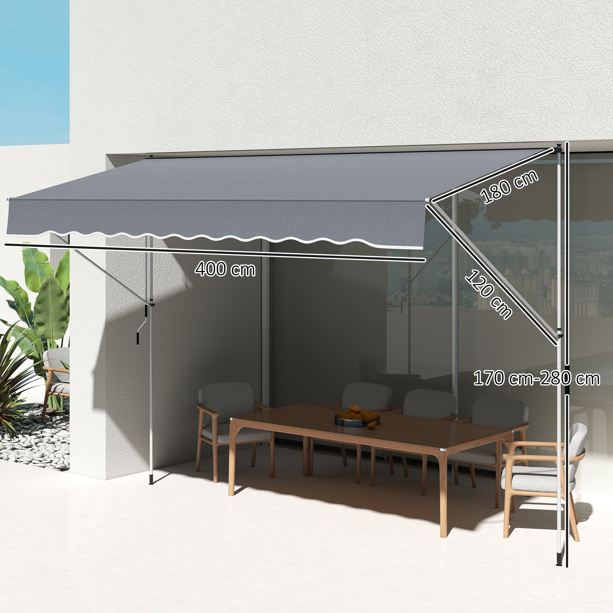 Terraza exterior con toldo gris, mesa, sillas y dimensiones.