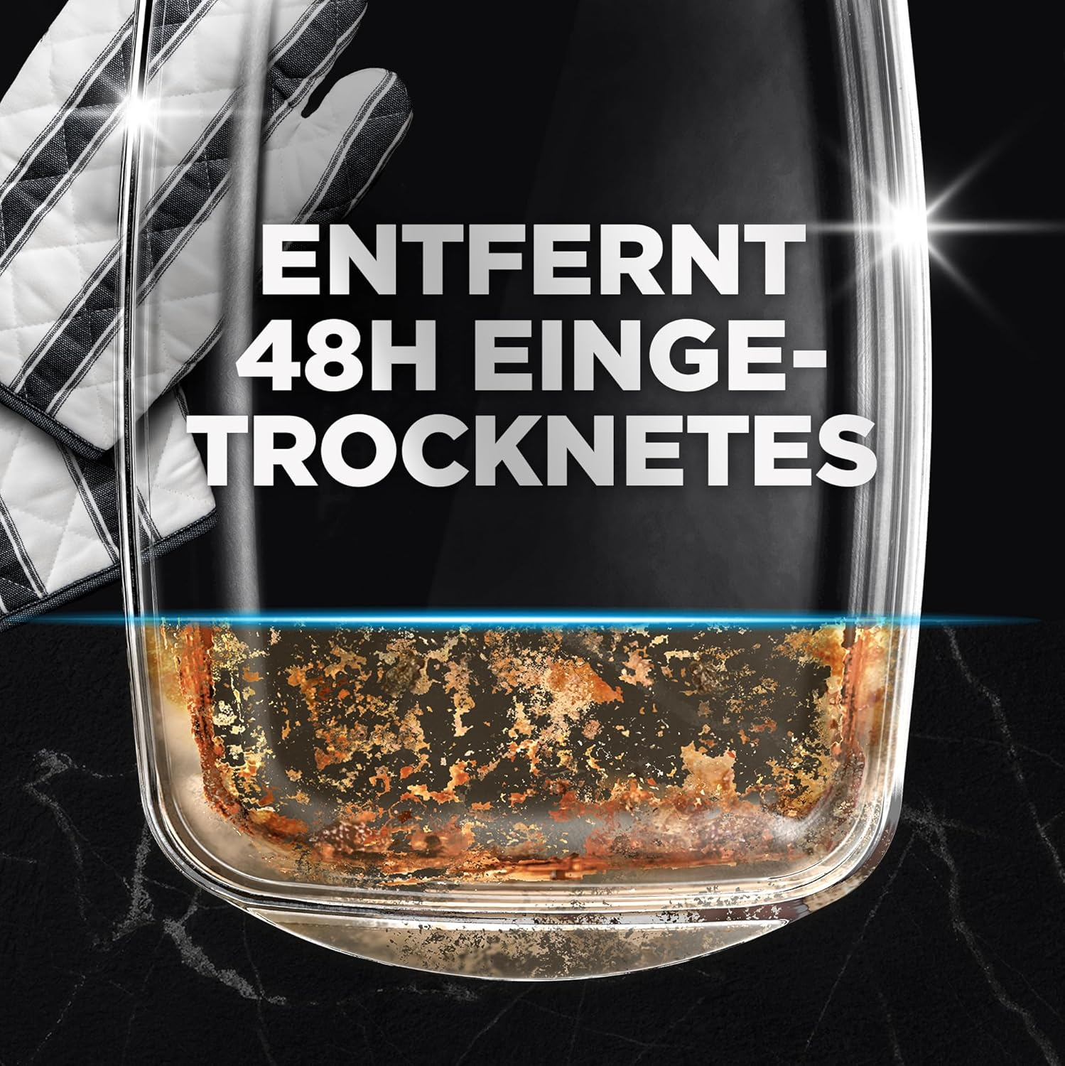 Entfernt 48h eingetrocknetes Fett aus einem Glasbehälter mit Handschuhen daneben.