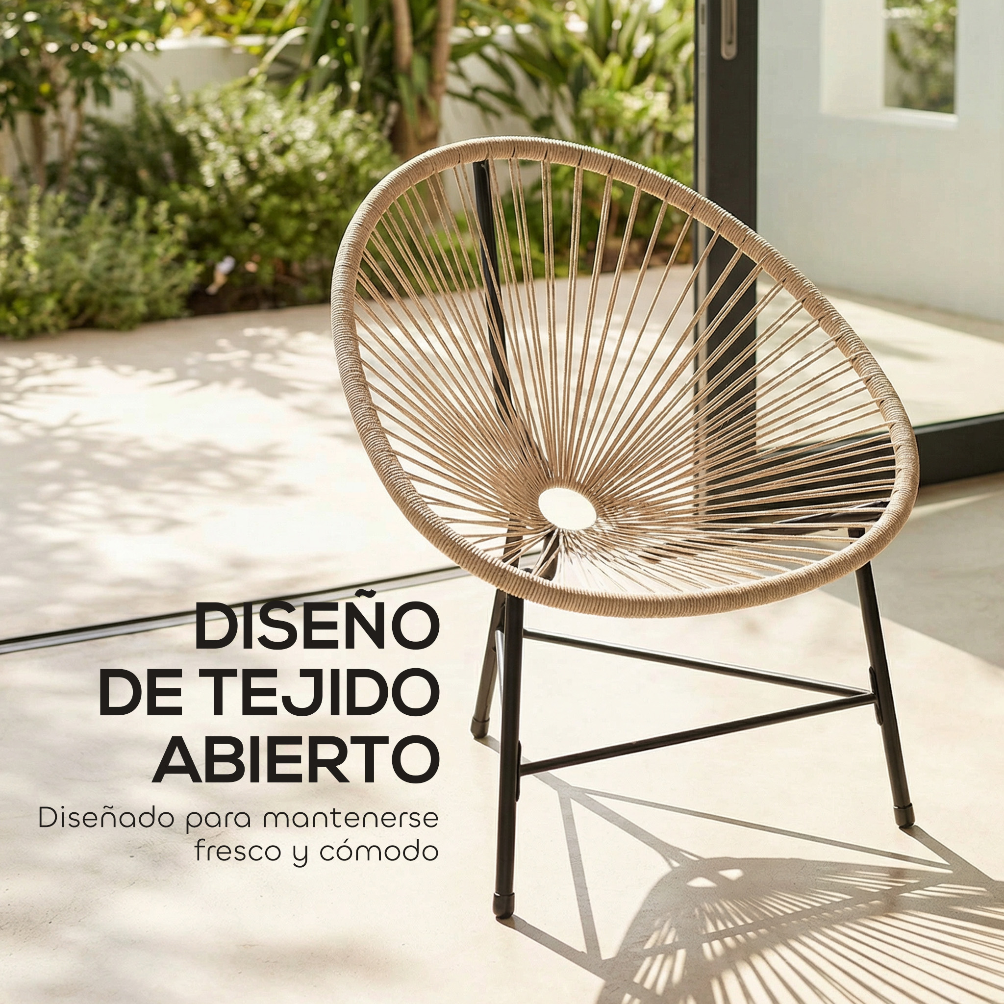 Una silla redonda de tejido beige con patas de metal negro al aire libre.