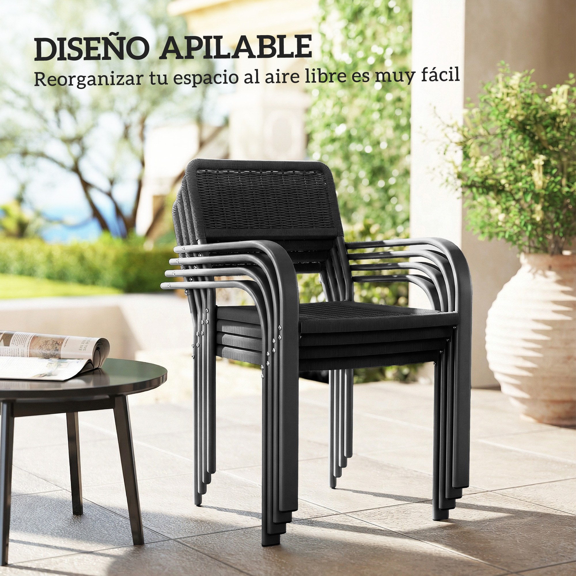 Sillas negras apiladas con marcos de metal en un patio junto a una mesa con revista.
