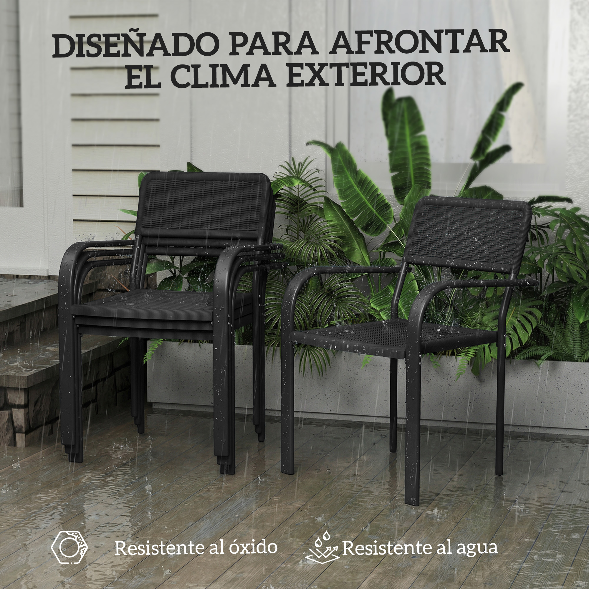 Sillas de jardín negras bajo la lluvia en una terraza de madera, rodeadas de plantas.