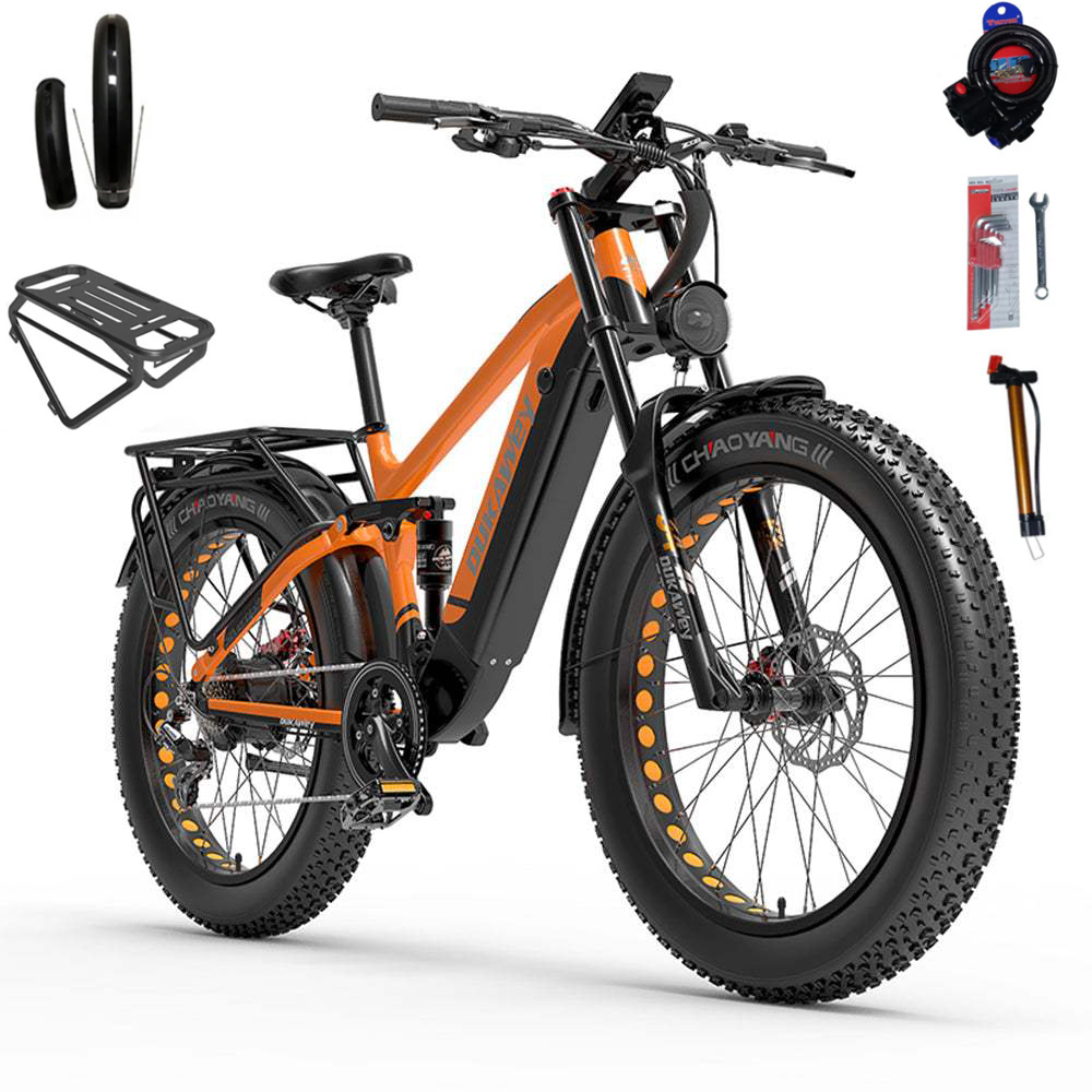 E-fatbike arancione con pneumatici larghi, portapacchi e kit attrezzi.