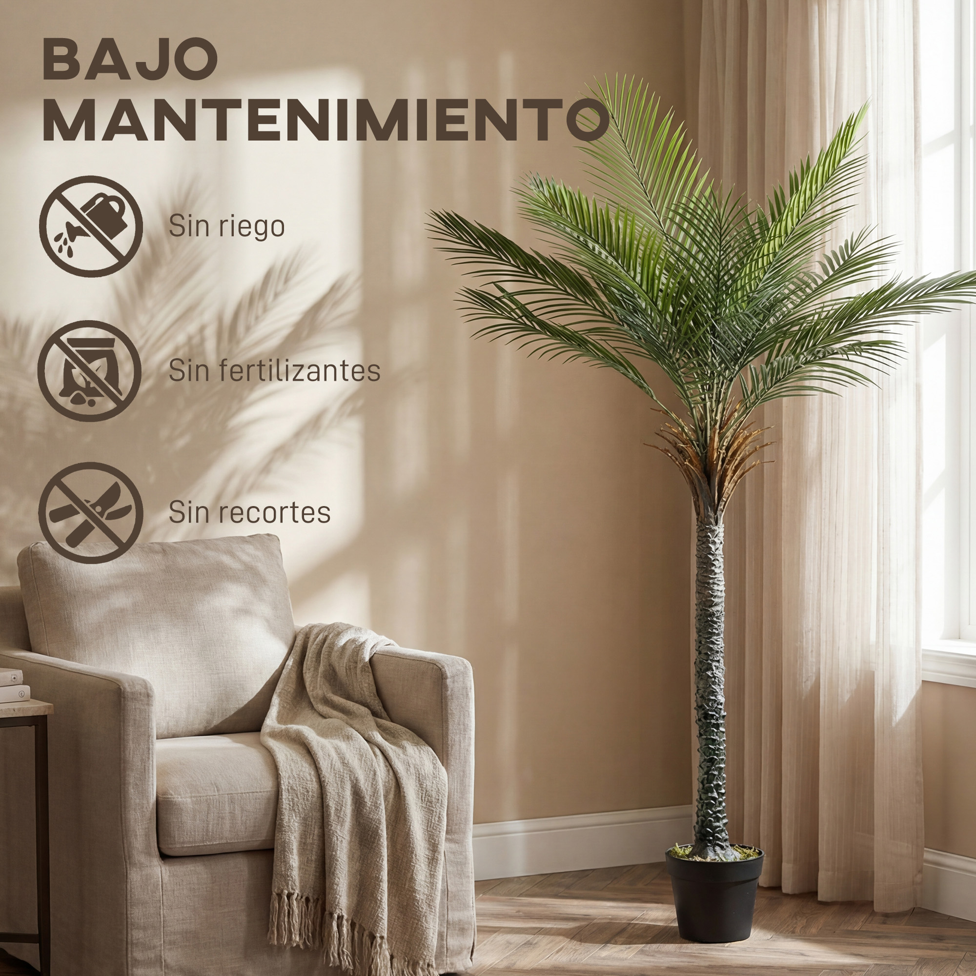 Una palmera artificial junto a un sillón con manta. Texto en español.