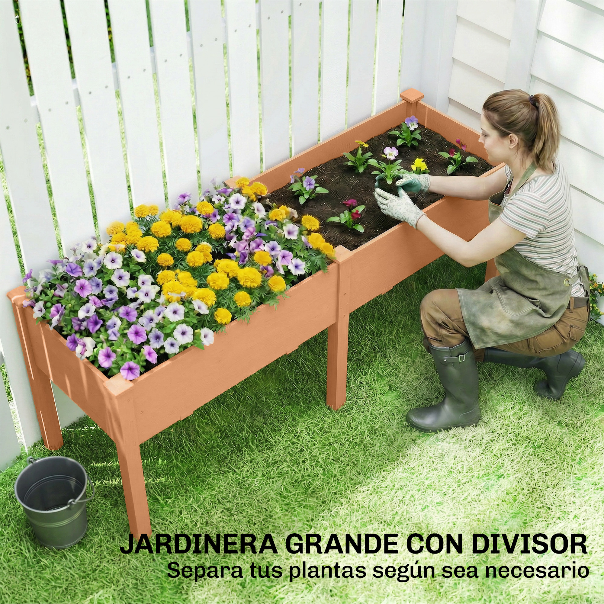 Mujer plantando flores en un bancal elevado de madera con flores moradas y amarillas.