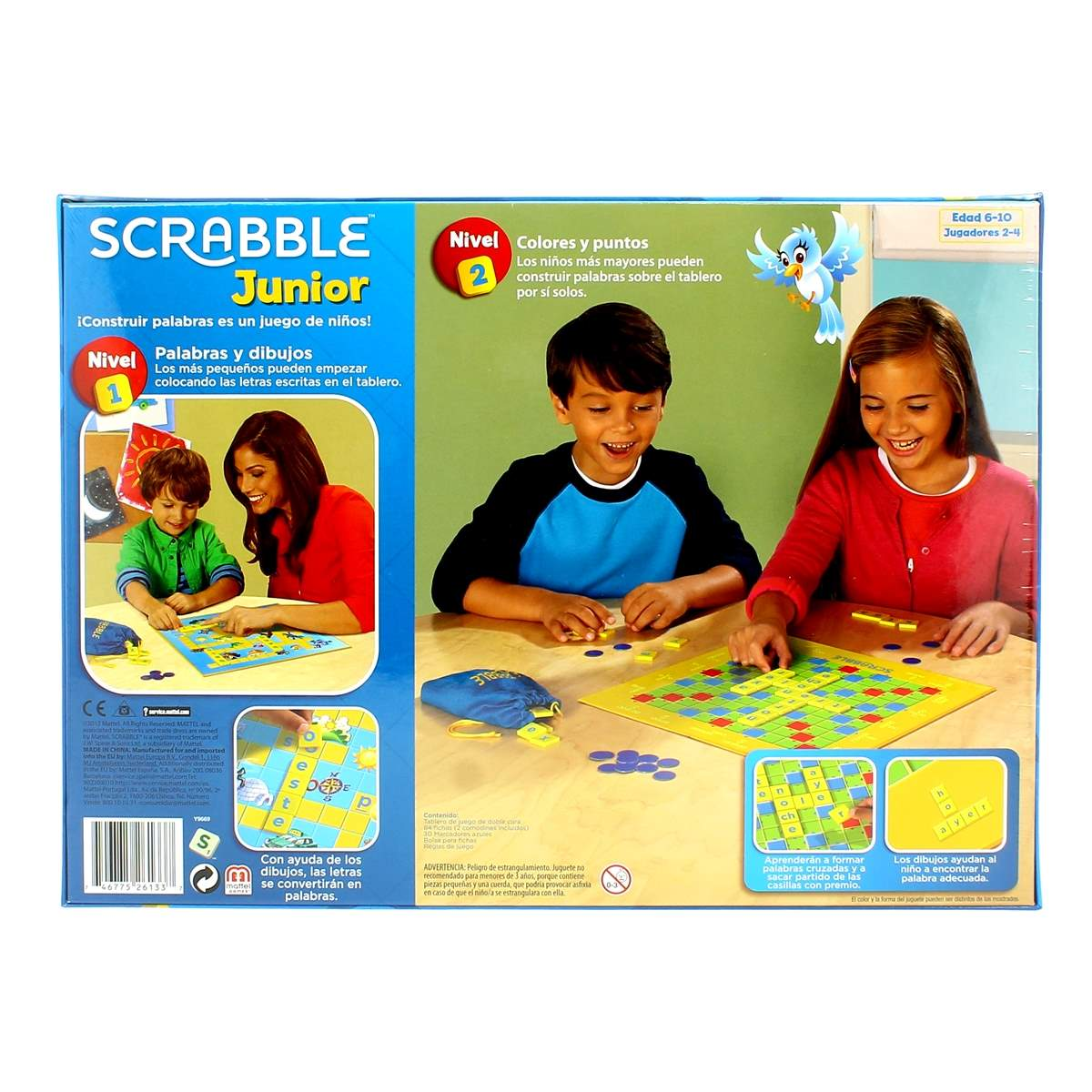 Caja del juego Scrabble Junior con niños jugando.