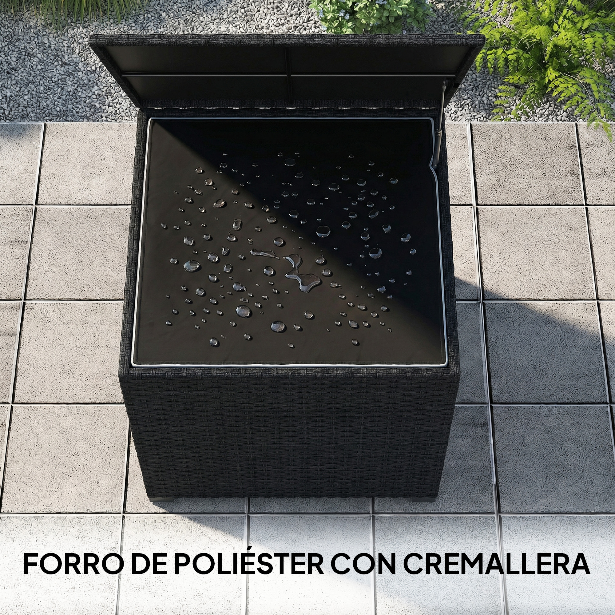 Mesa auxiliar negra de ratán con tapa abierta, con gotas de agua sobre la cubierta.