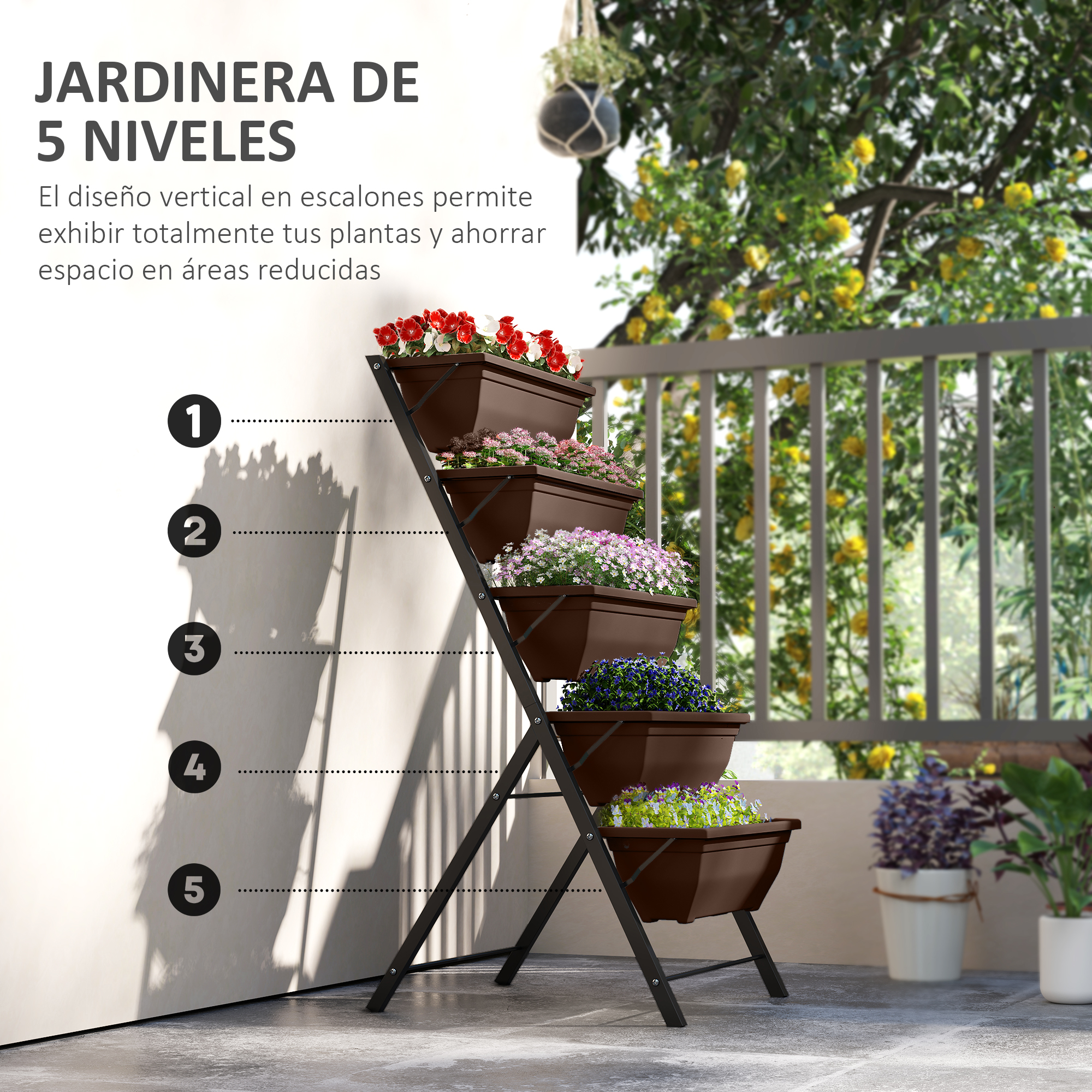 Jardinera vertical de 5 niveles con macetas marrones y flores coloridas.