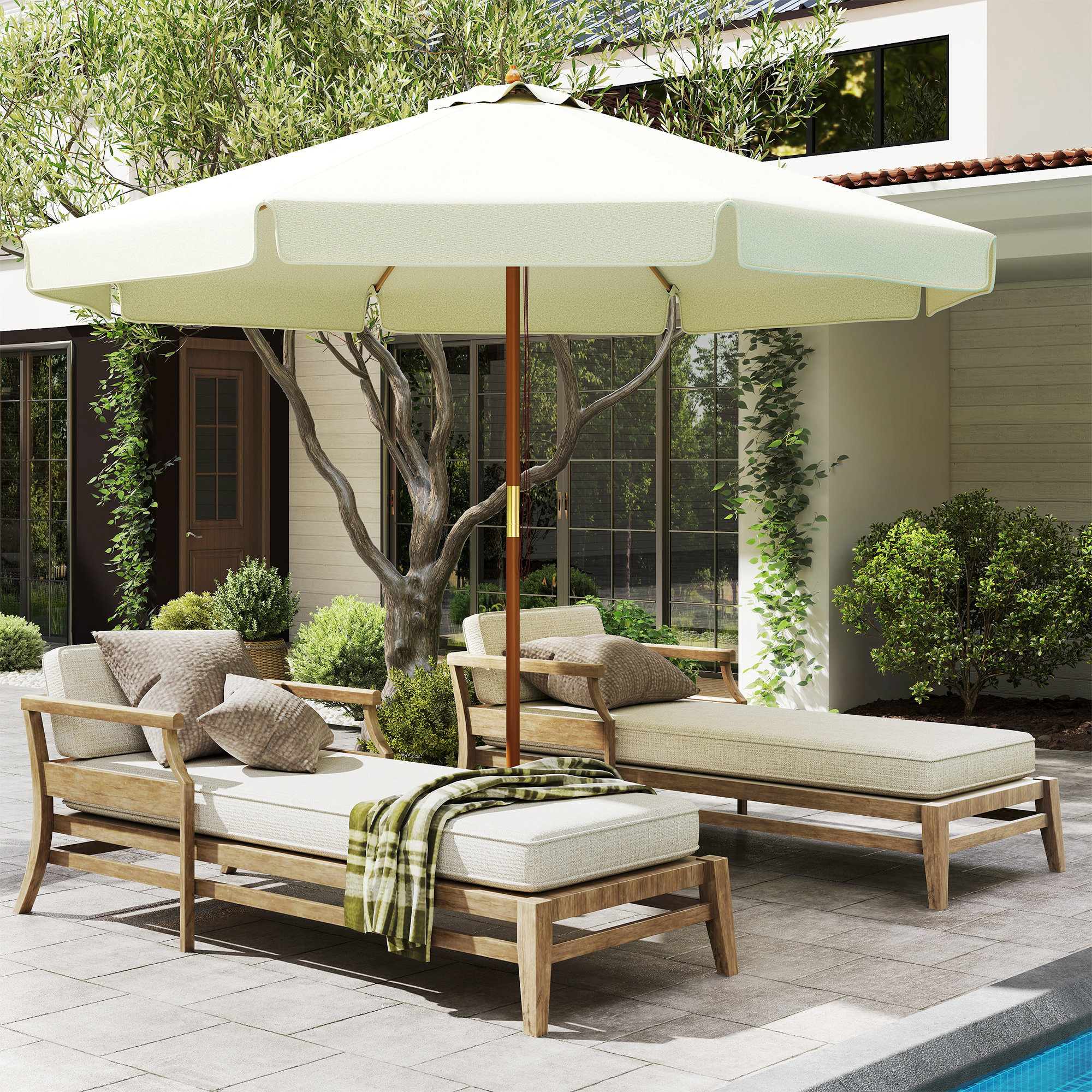 Due lettini in legno sotto ombrellone con cuscini e coperta, vicino a una piscina.