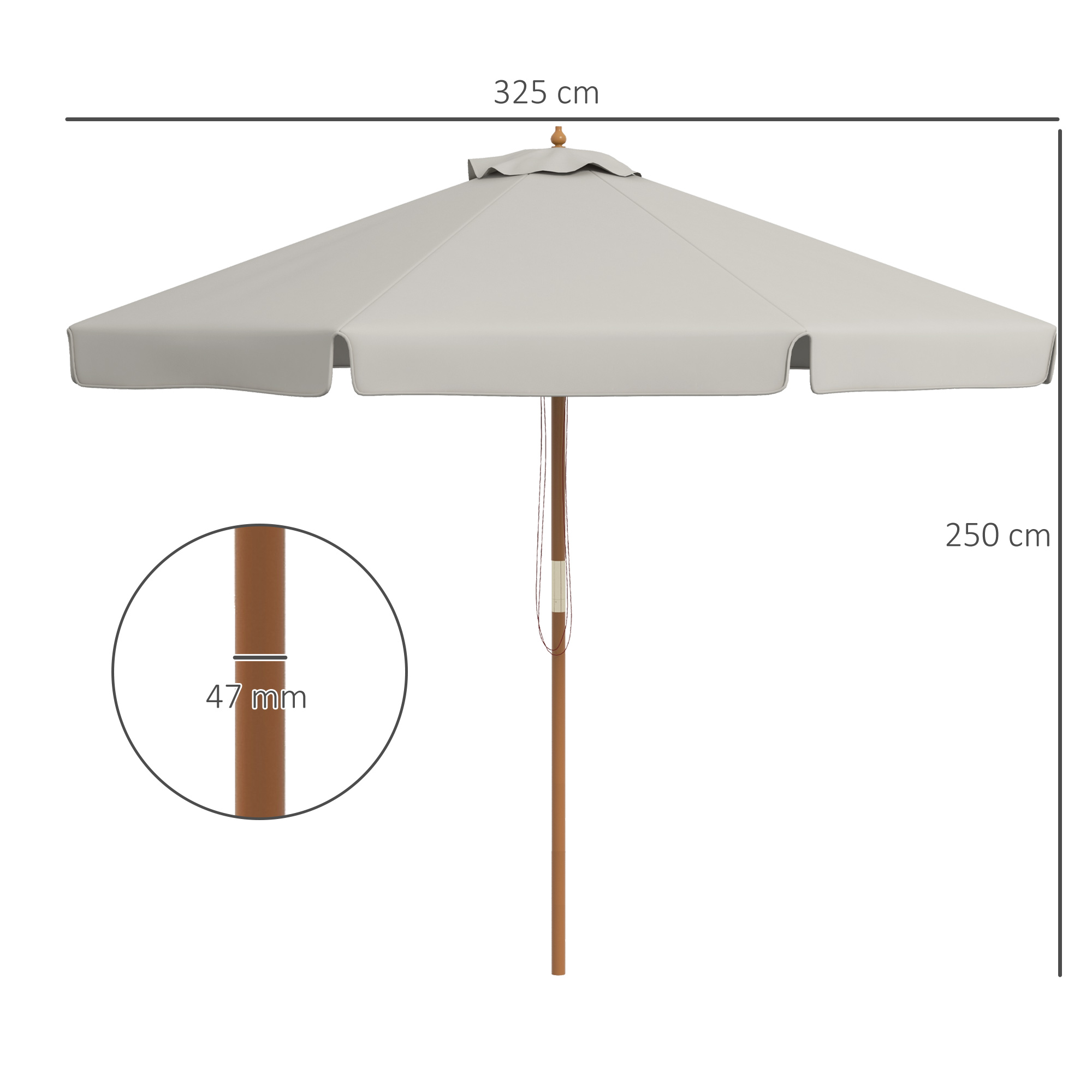 Un ombrellone da esterno color chiaro con palo in legno, largo 325 cm e alto 250 cm.