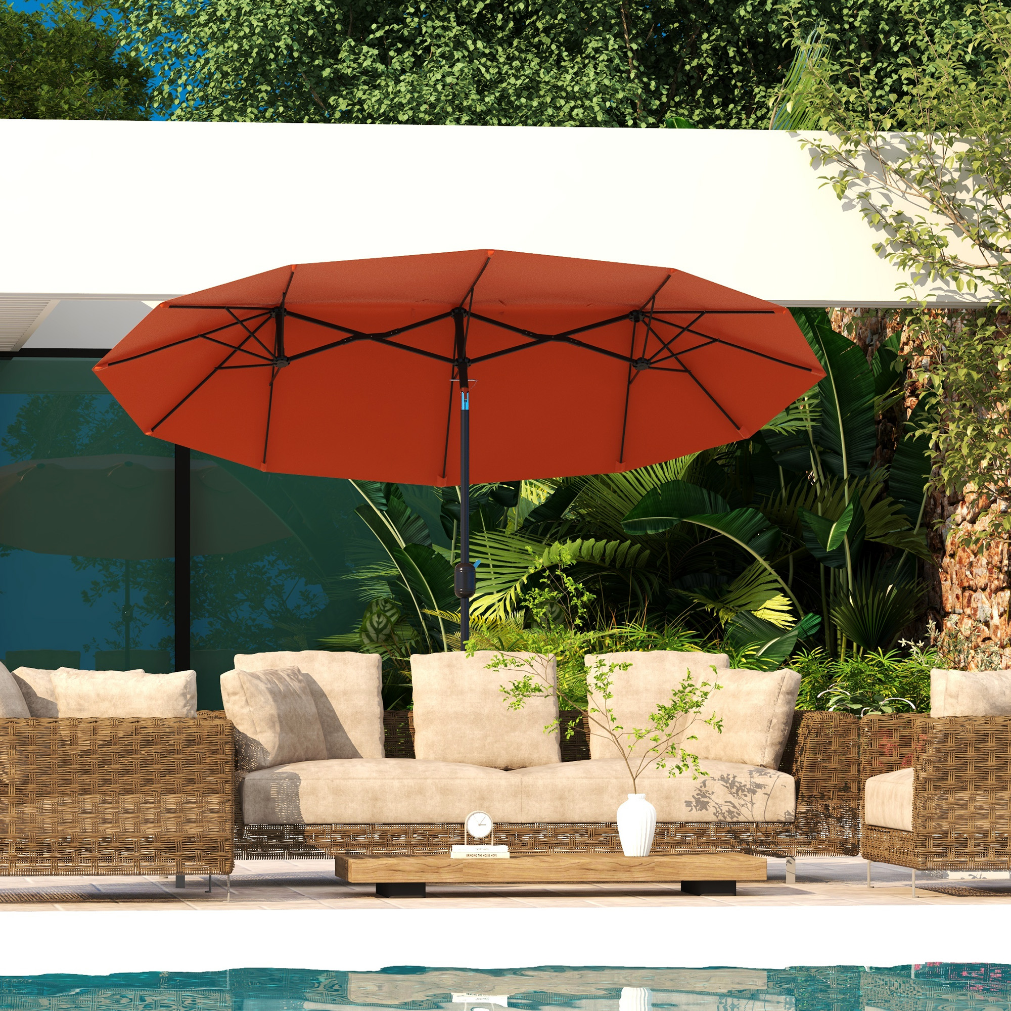 Un paraguas doble naranja cubre un juego de salón beige junto a una piscina.