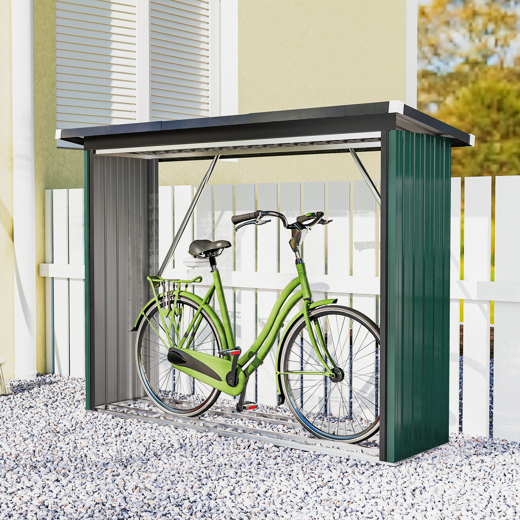 Bicicleta verde dentro de un cobertizo verde oscuro sobre grava.