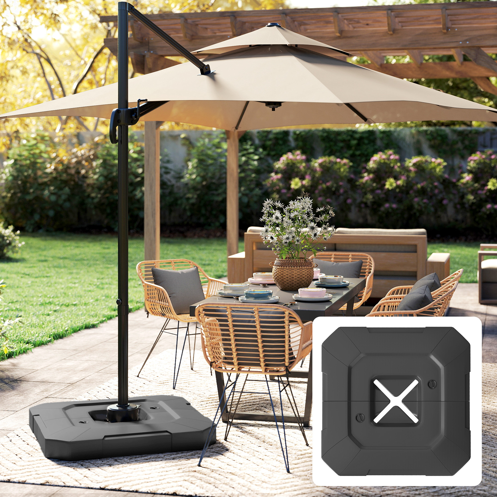 Base de sombrilla de patio con sombrilla y mesa con sillas en un patio trasero.