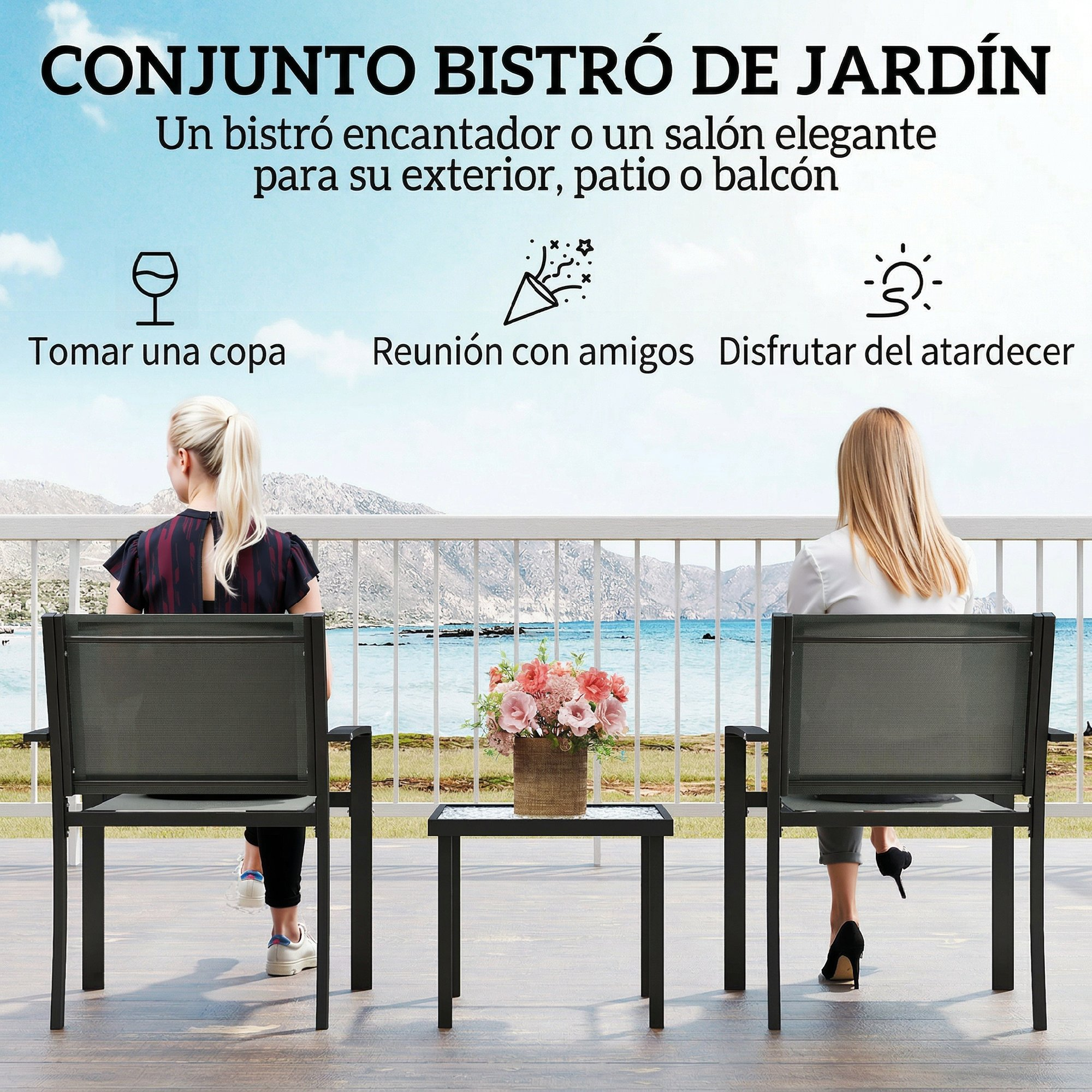 Dos mujeres sentadas en un balcón con vista al mar en una mesa de bistró.