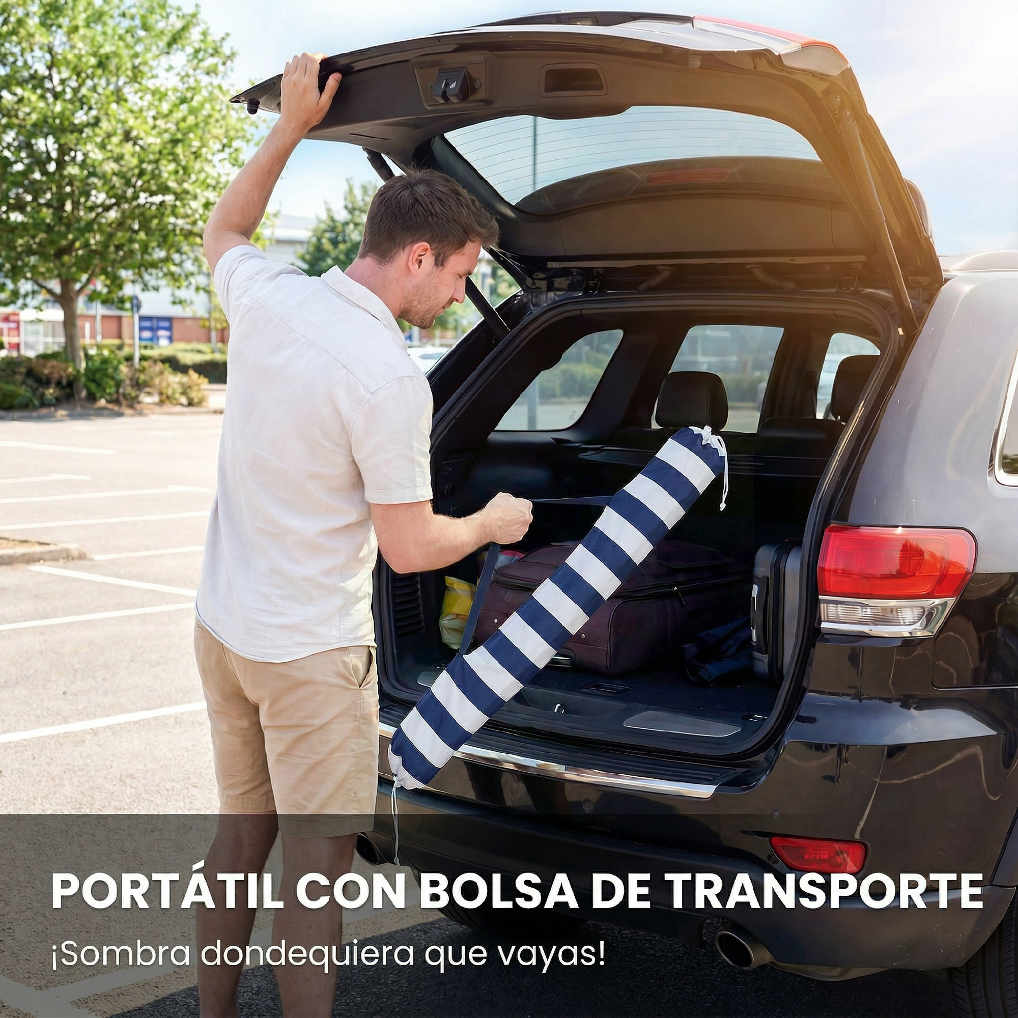Hombre cargando bolsa a rayas en maletero de coche. Coche aparcado fuera.