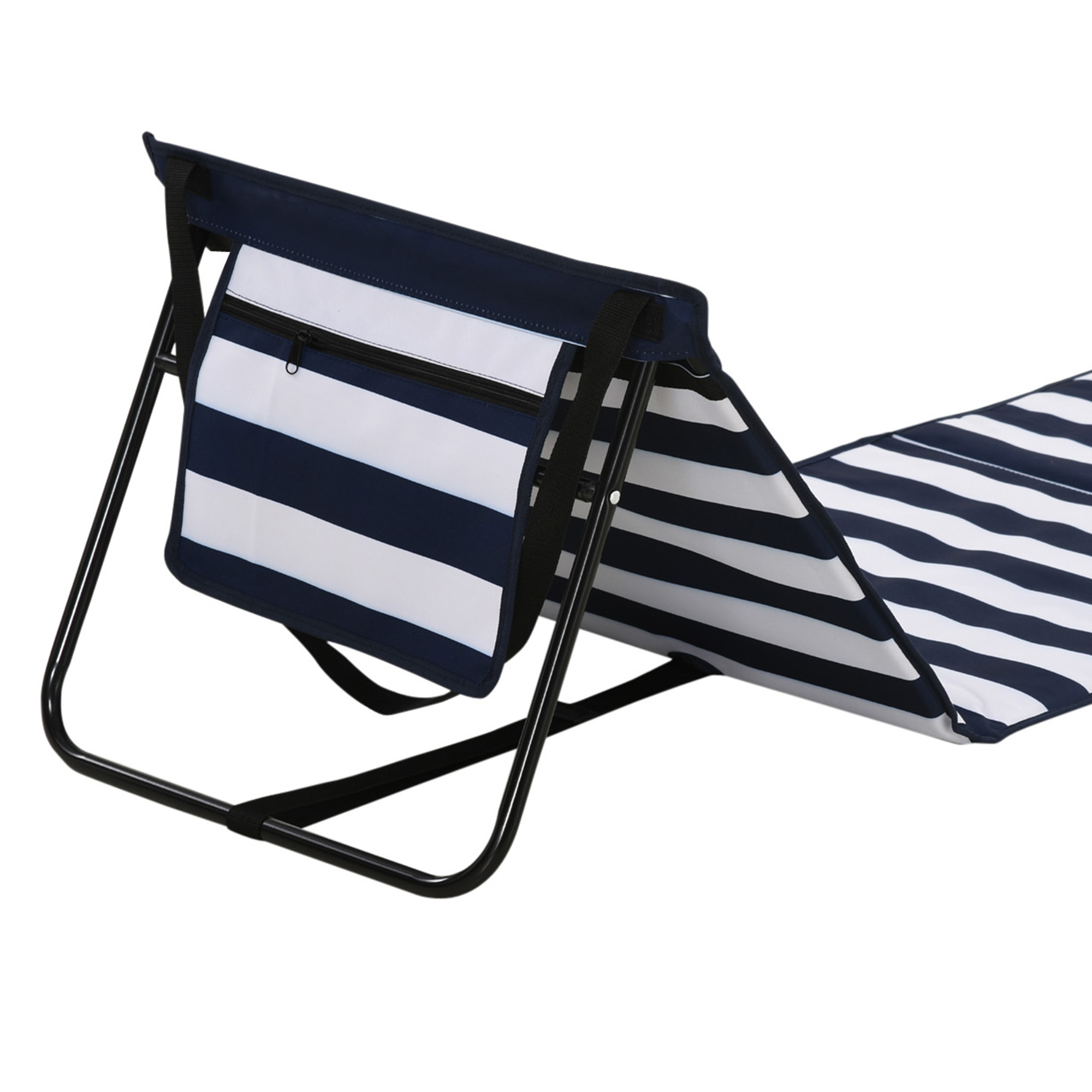 Una silla de playa plegable con rayas azul marino y blancas y un bolsillo con cremallera.