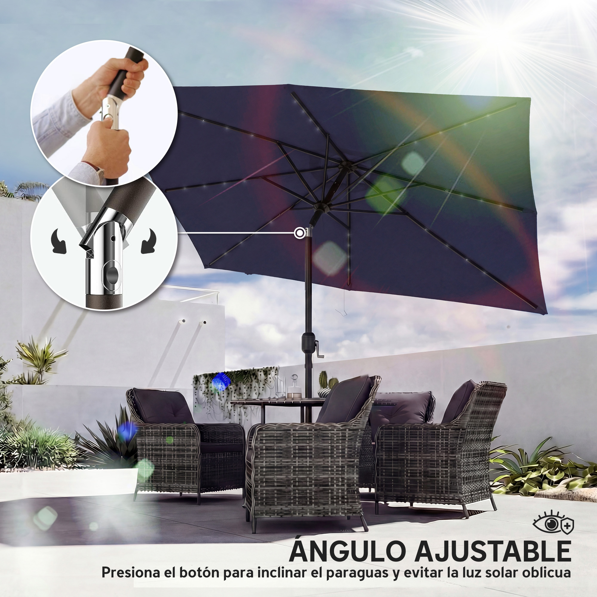 Un hombre ajusta un parasol de patio azul oscuro con luces, sobre un área de asientos al aire libre.