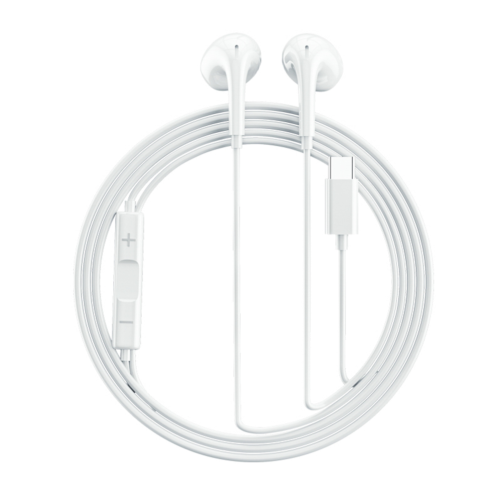 Weiße Kopfhörer mit USB-C-Anschluss und Lautstärketasten, aufgewickelt.