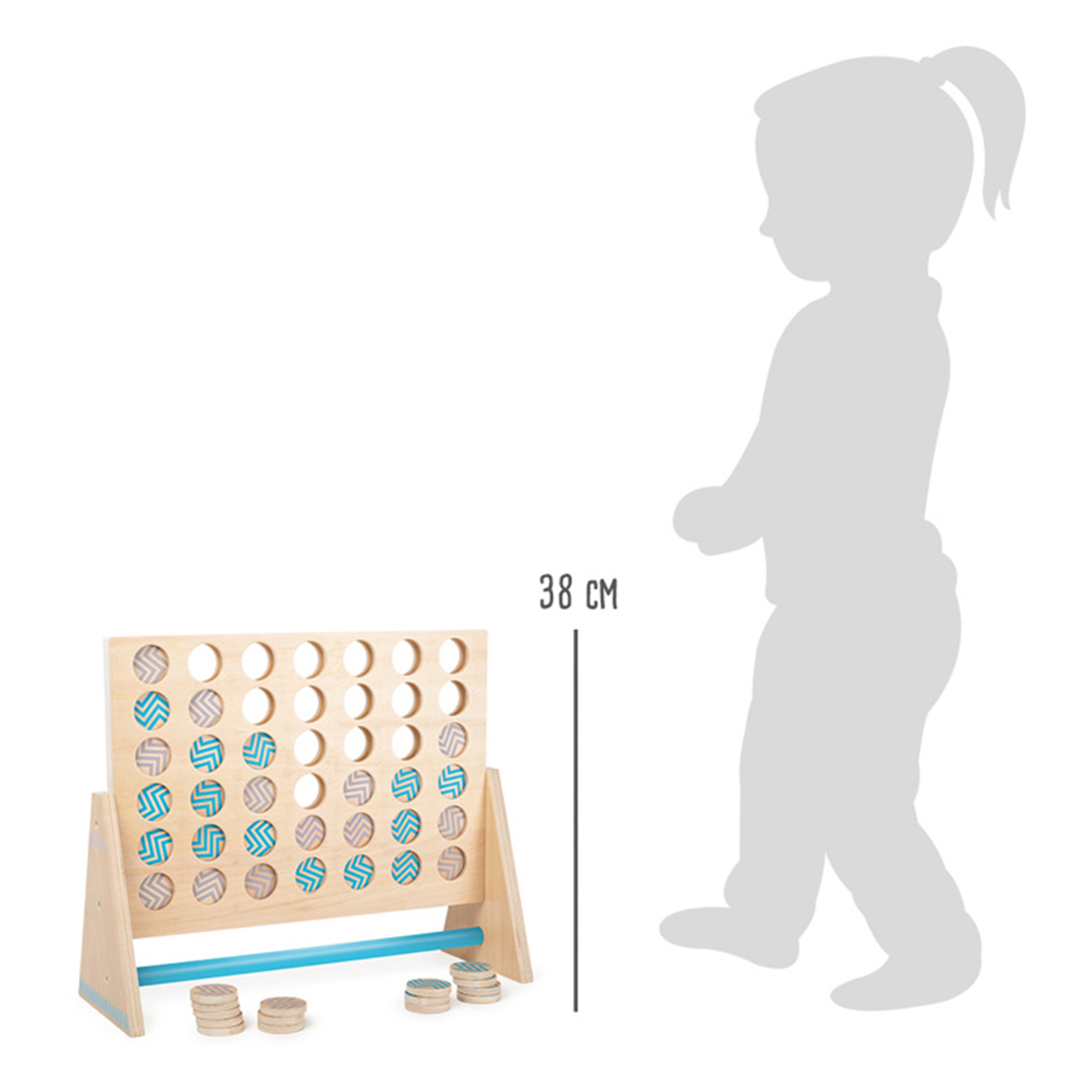 Ein Holz-Vier-gewinnt-Spiel mit blauen und beigefarbenen Scheiben, daneben ein Kind.