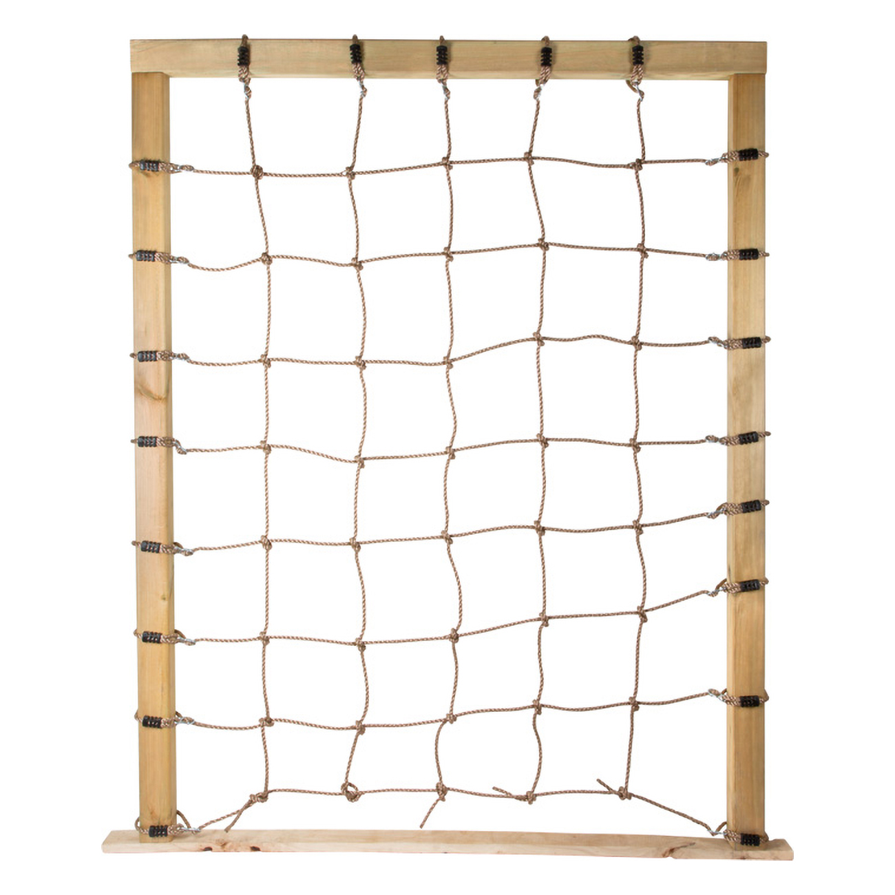 Ein hölzerner Kletterrahmen mit einem Seilnetz, das an Holzpfosten befestigt ist.
